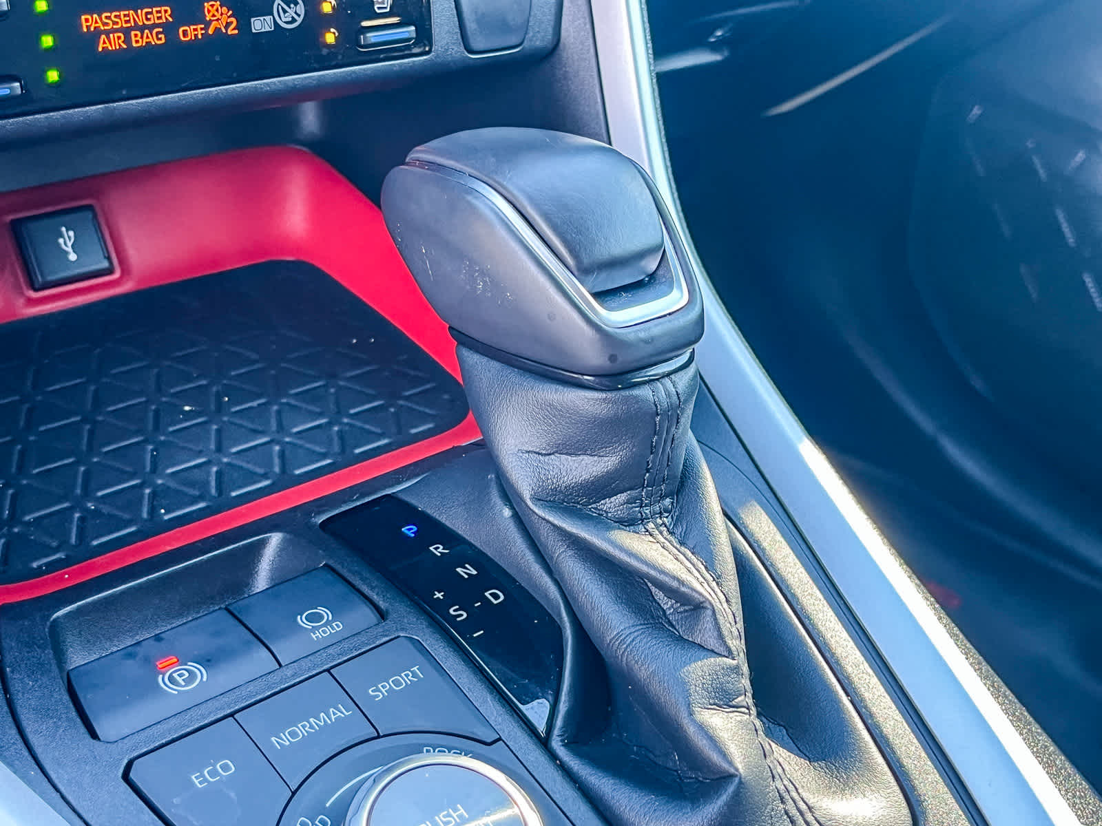 Thumbnail: 2022 Toyota RAV4 - 19