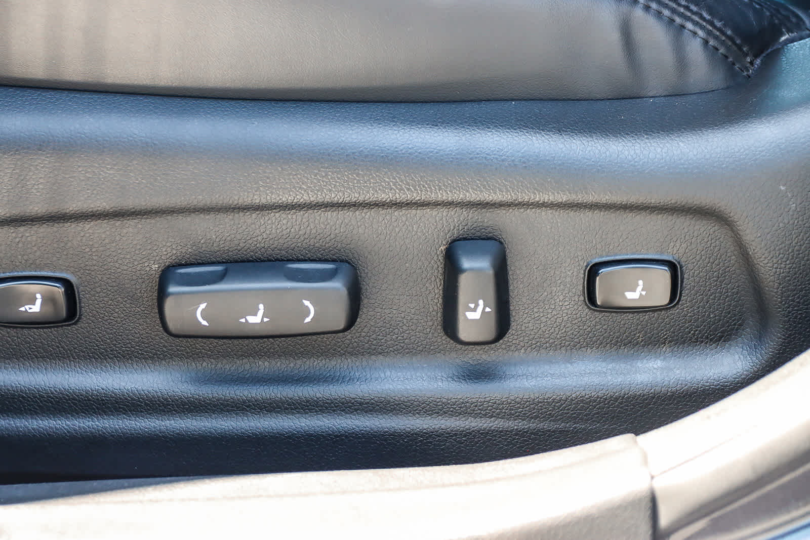 Thumbnail: 2014 Kia Cadenza - 22