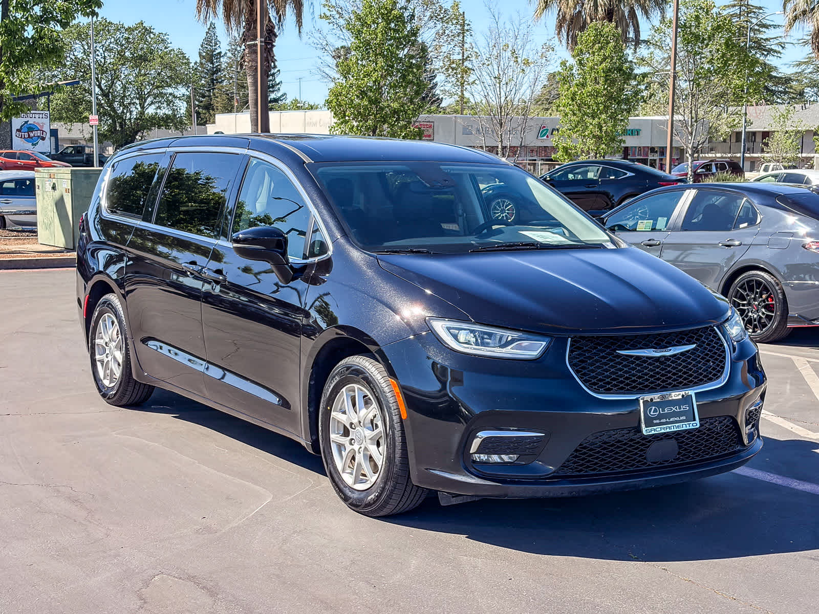 2024 Chrysler Pacifica Touring L photo 4