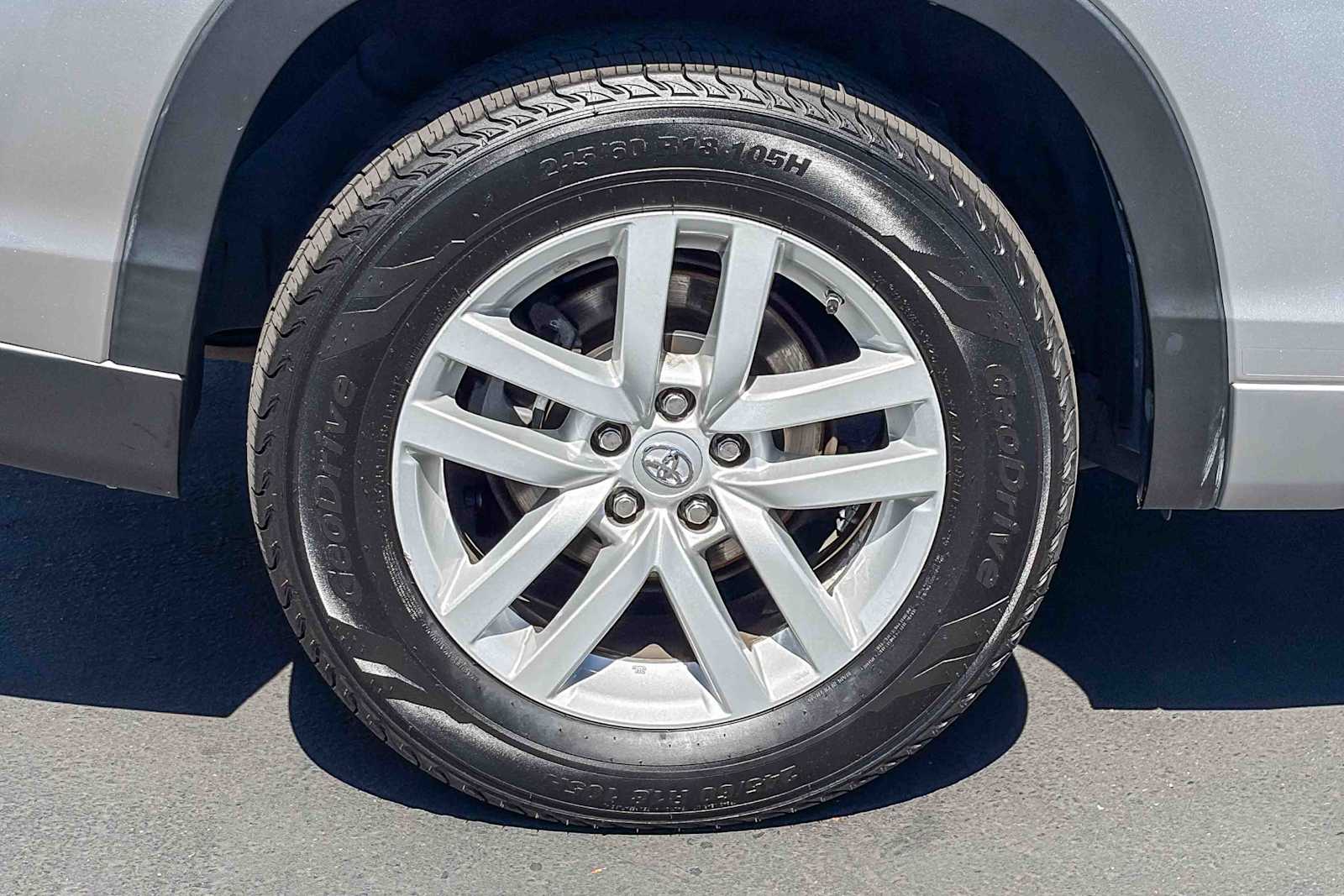 Thumbnail: 2015 Toyota Highlander - 10