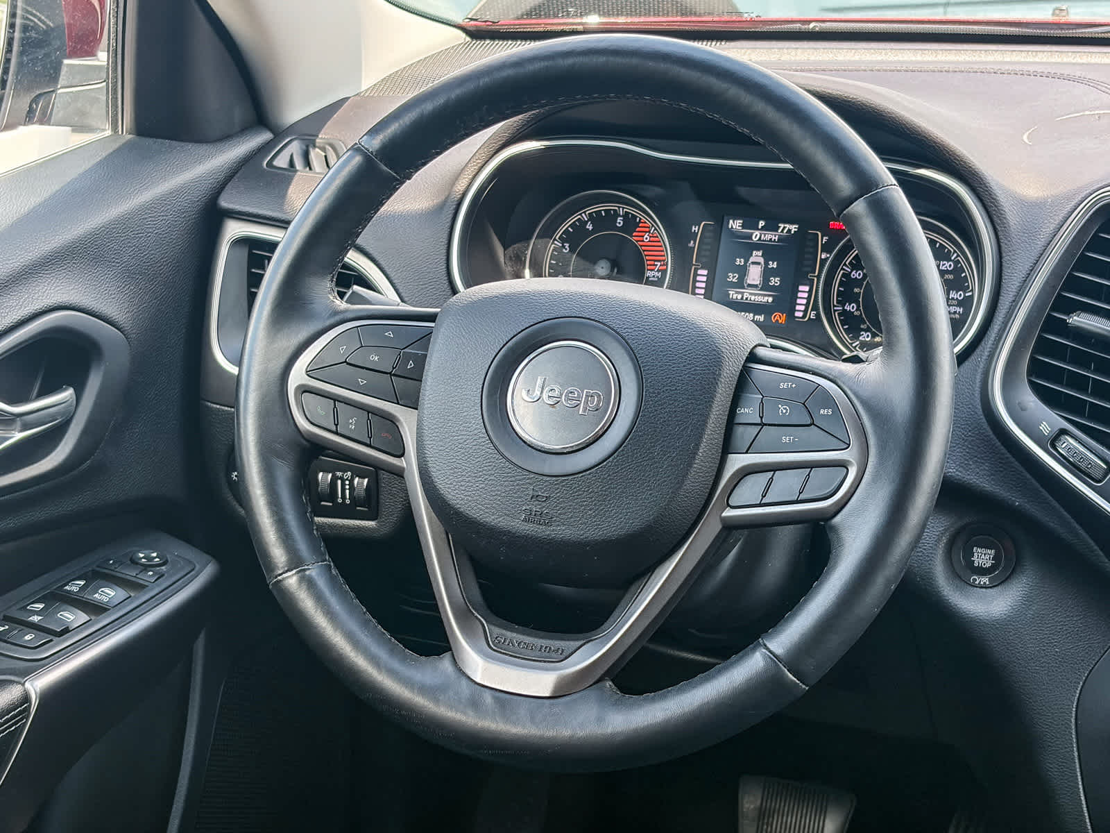 Thumbnail: 2019 Jeep Cherokee - 14