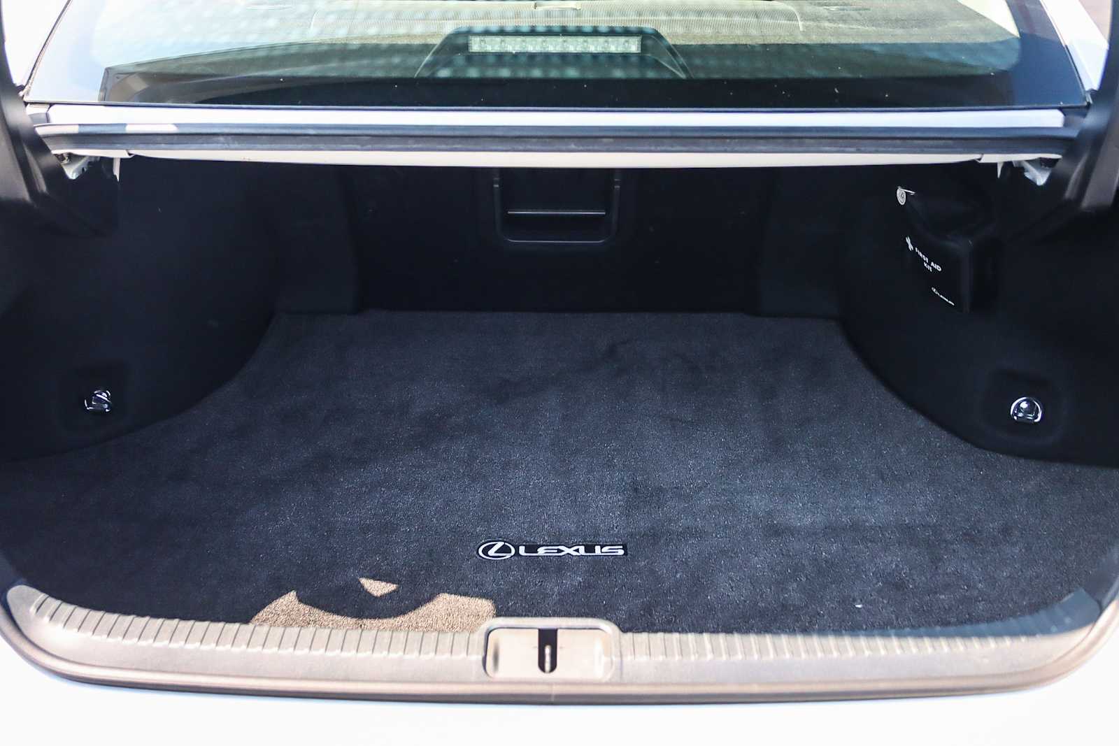 Thumbnail: 2019 Lexus ES - 24