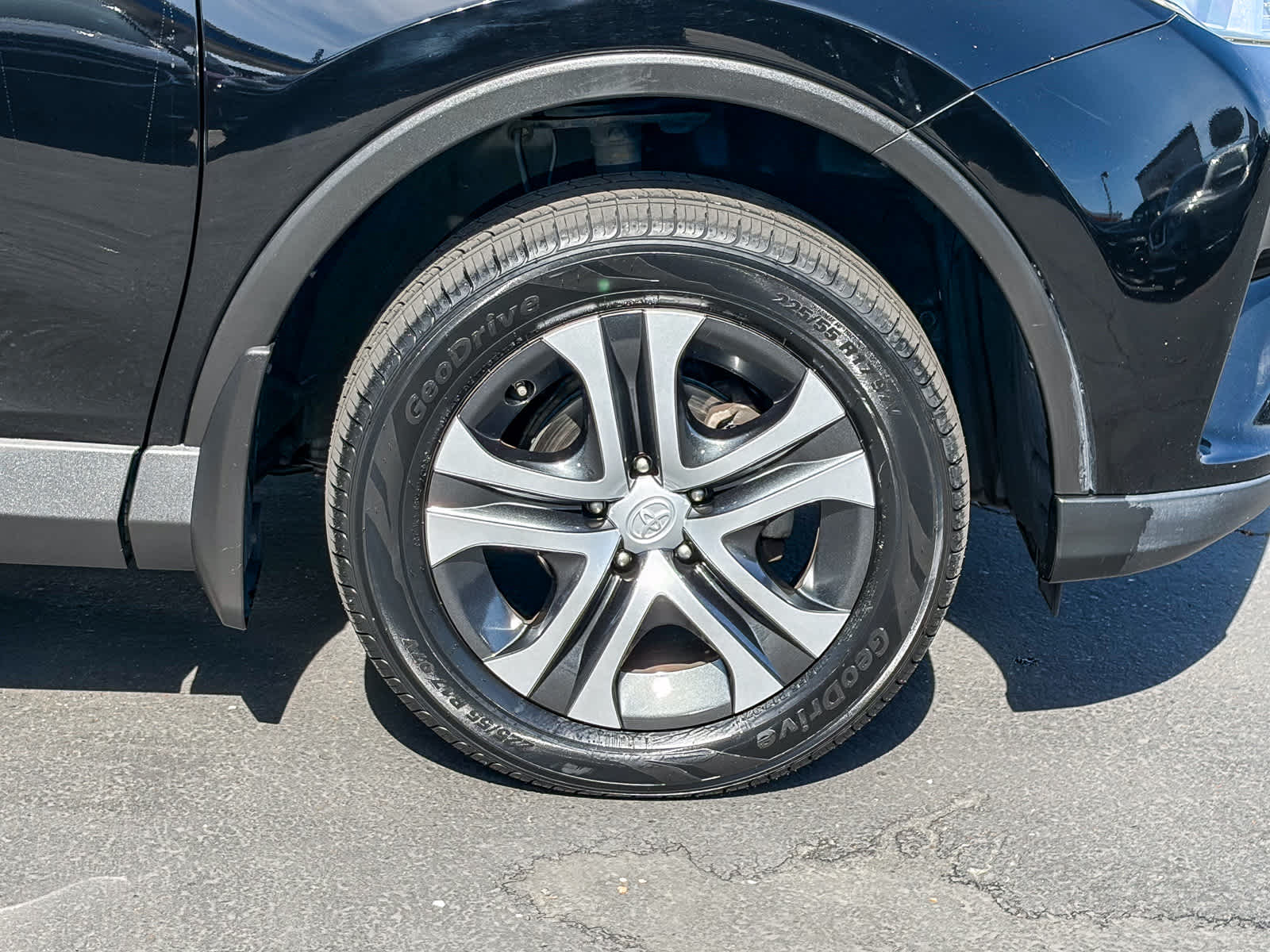 Thumbnail: 2017 Toyota RAV4 - 9