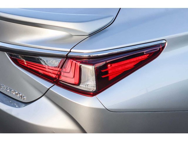 Thumbnail: 2025 Lexus ES - 8