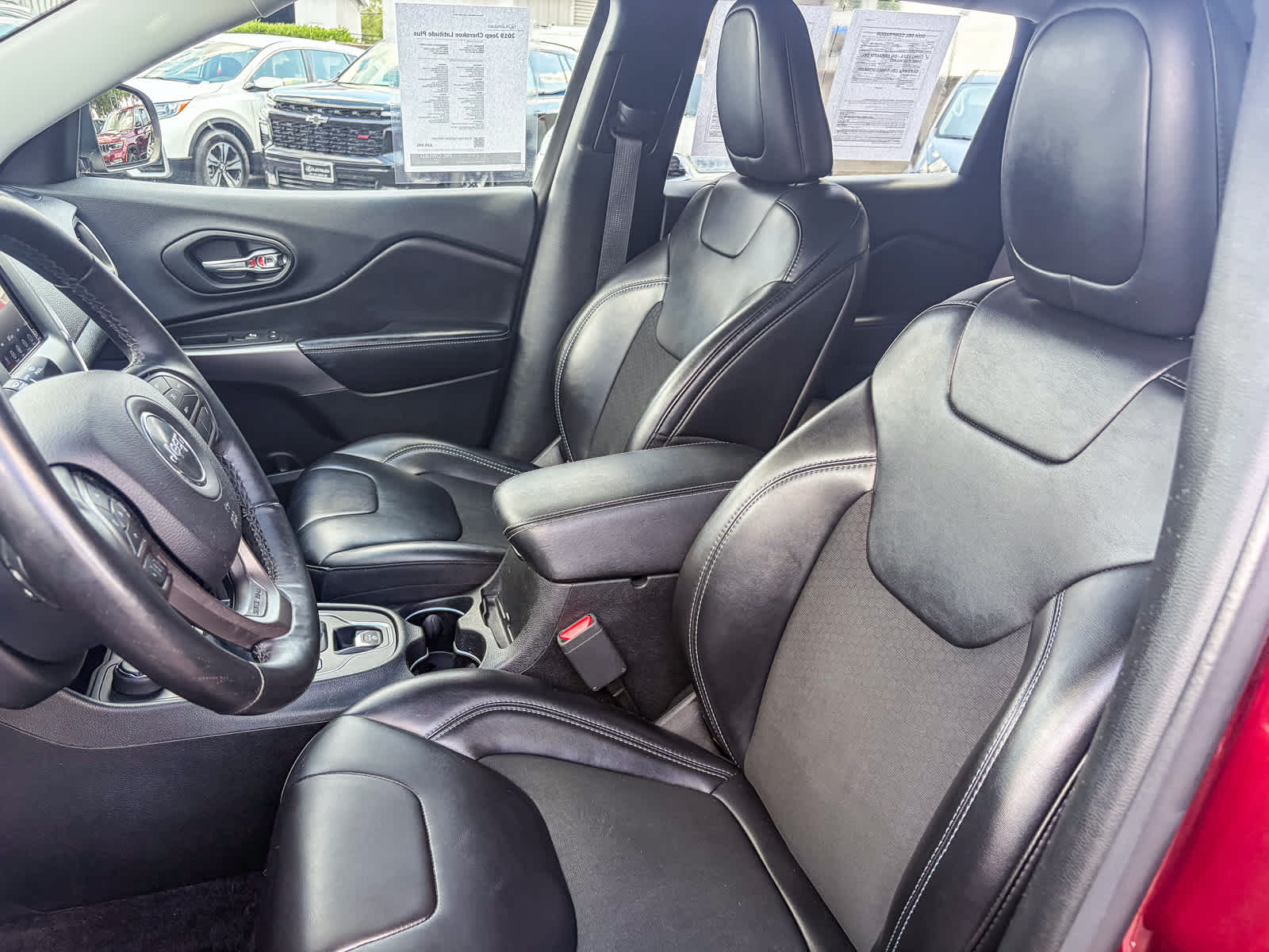 Thumbnail: 2019 Jeep Cherokee - 16