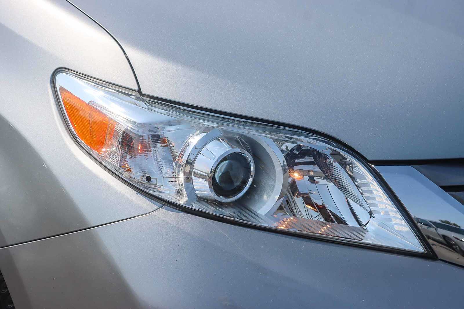 Thumbnail: 2016 Toyota Sienna - 7