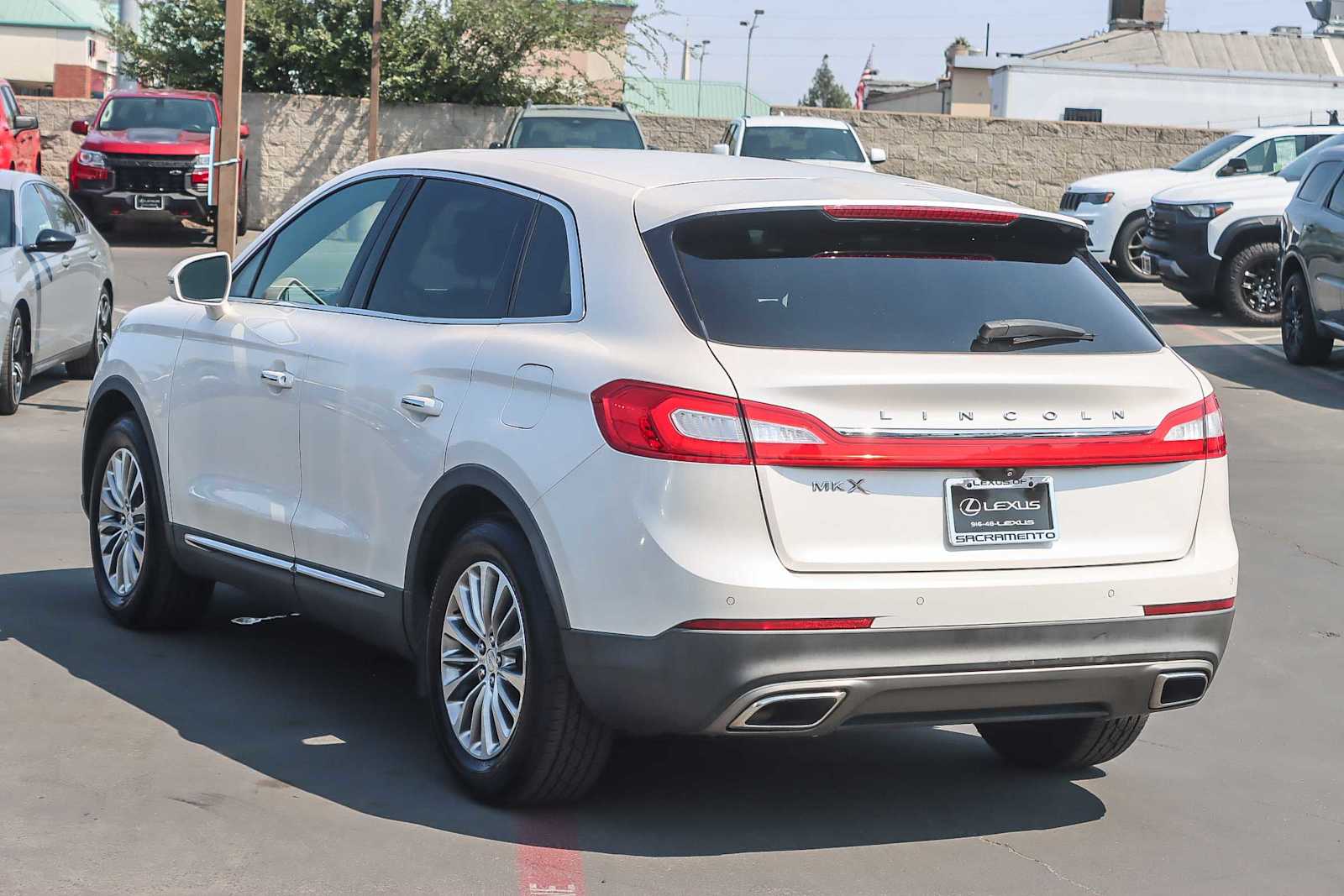Thumbnail: 2017 Lincoln MKX - 2
