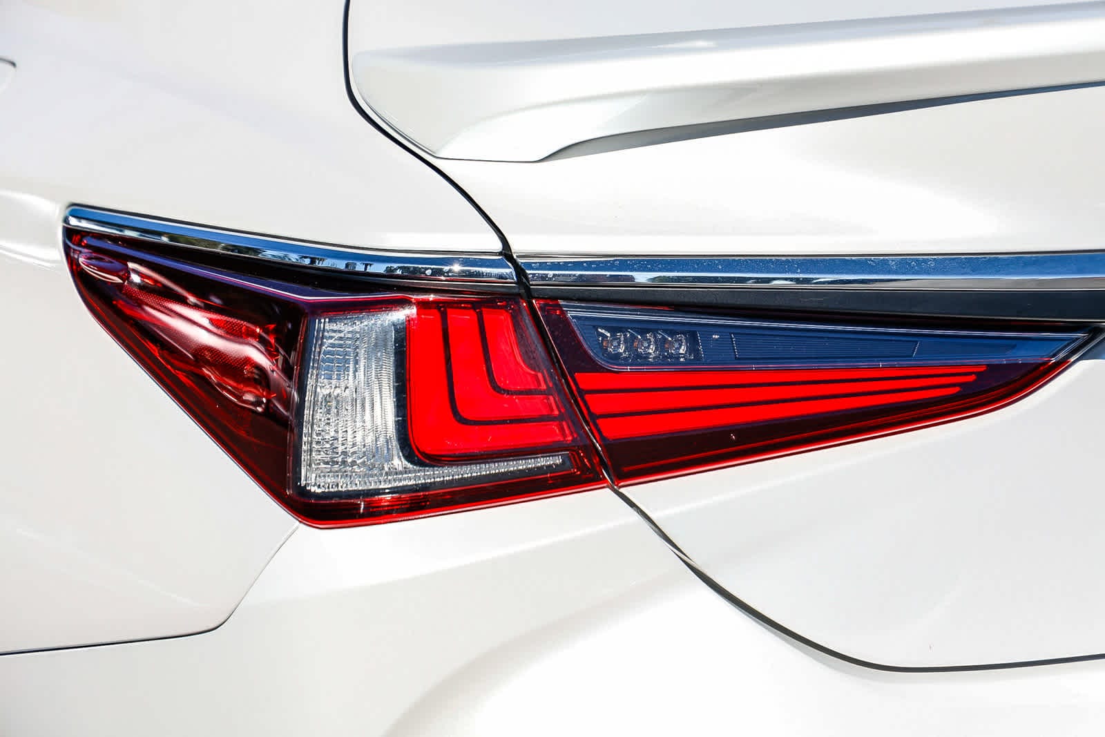 Thumbnail: 2023 Lexus ES - 8