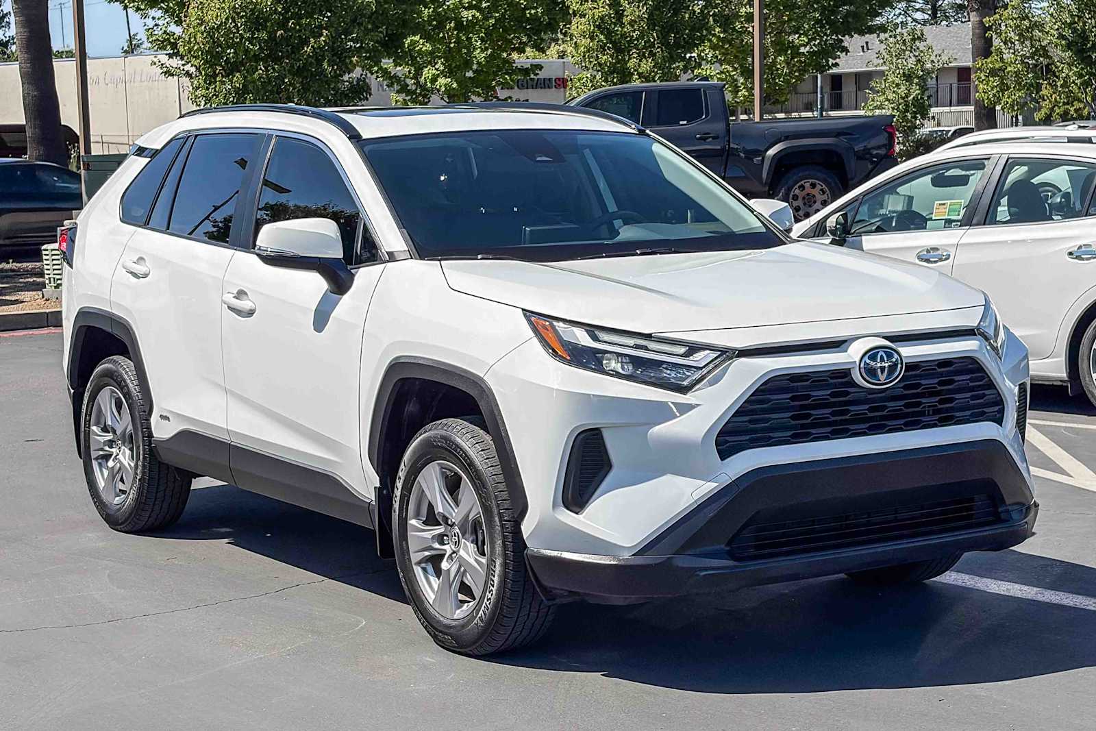 2022 Toyota RAV4 Hybrid XLE photo 4