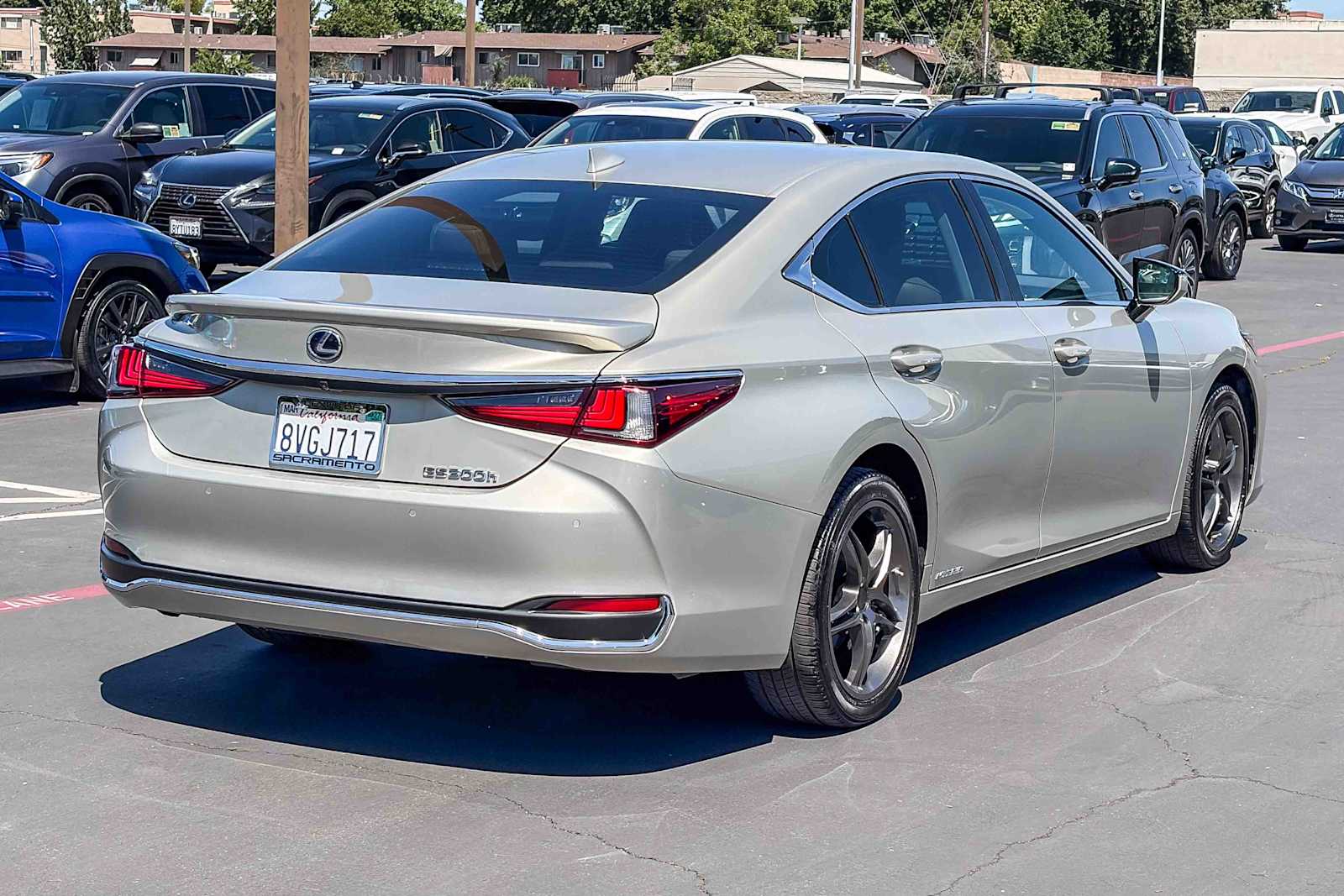 Thumbnail: 2021 Lexus ES - 4