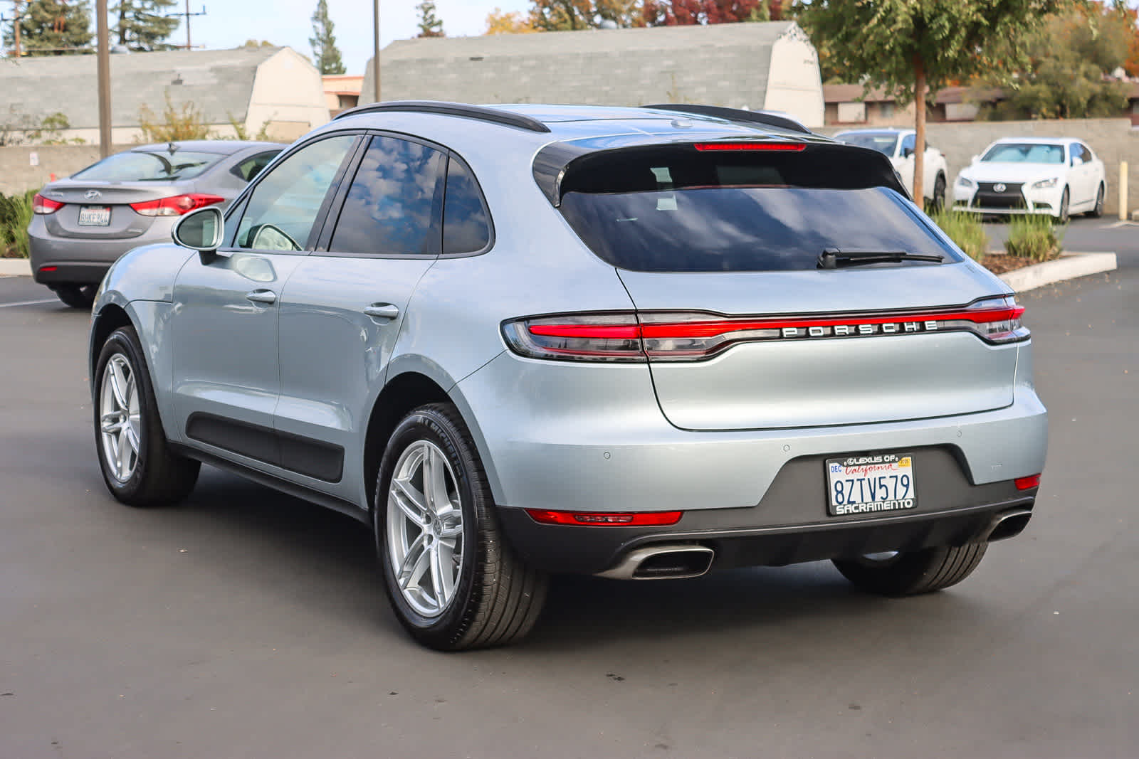 2021 Porsche Macan Base photo 2