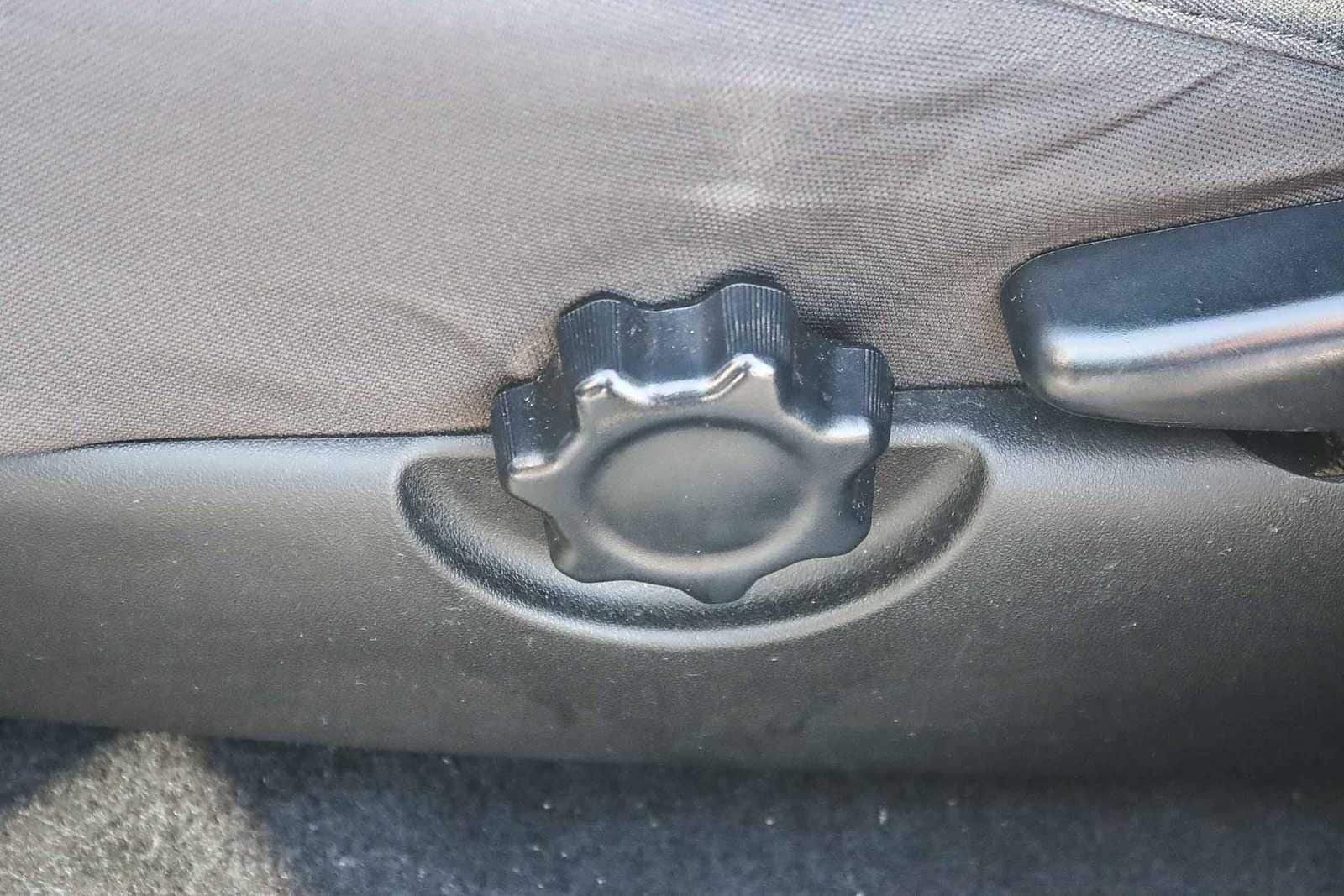 Thumbnail: 2016 Toyota Tacoma - 21