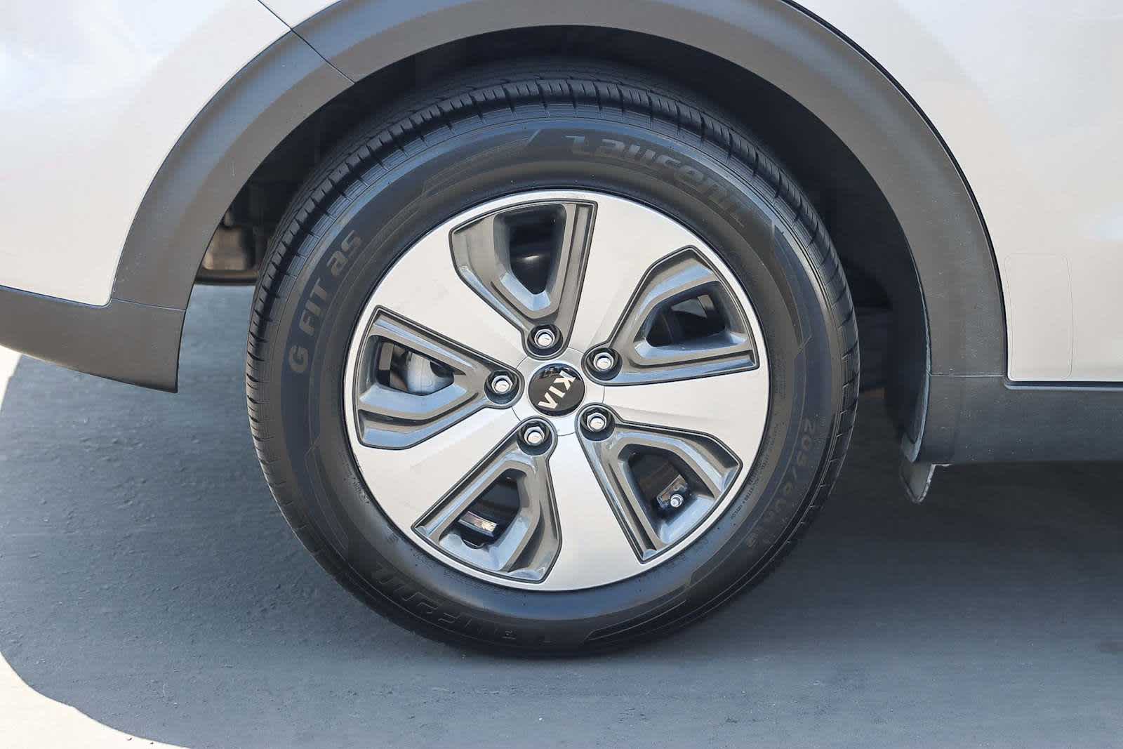 Thumbnail: 2019 Kia Niro - 18