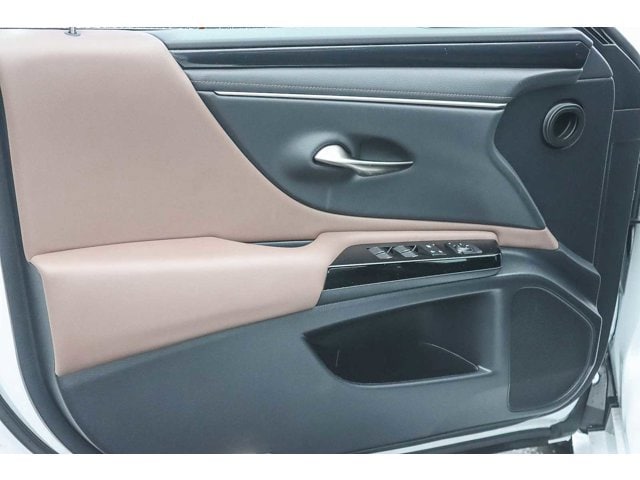 Thumbnail: 2025 Lexus ES - 20