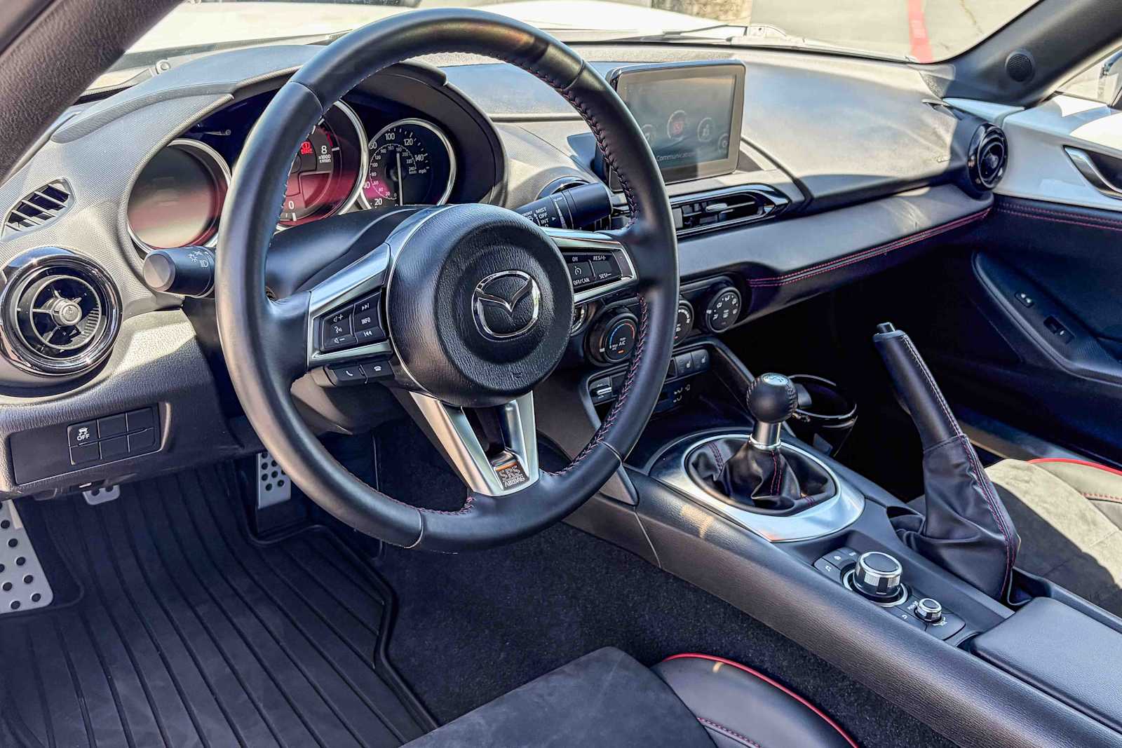 Thumbnail: 2019 Mazda MX-5 Miata - 11