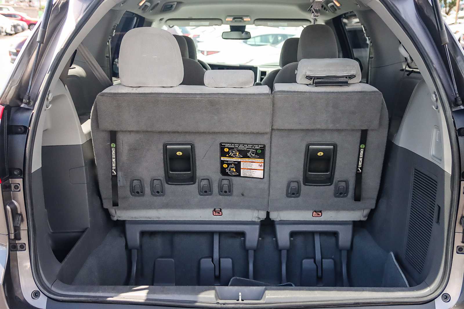 Thumbnail: 2020 Toyota Sienna - 24