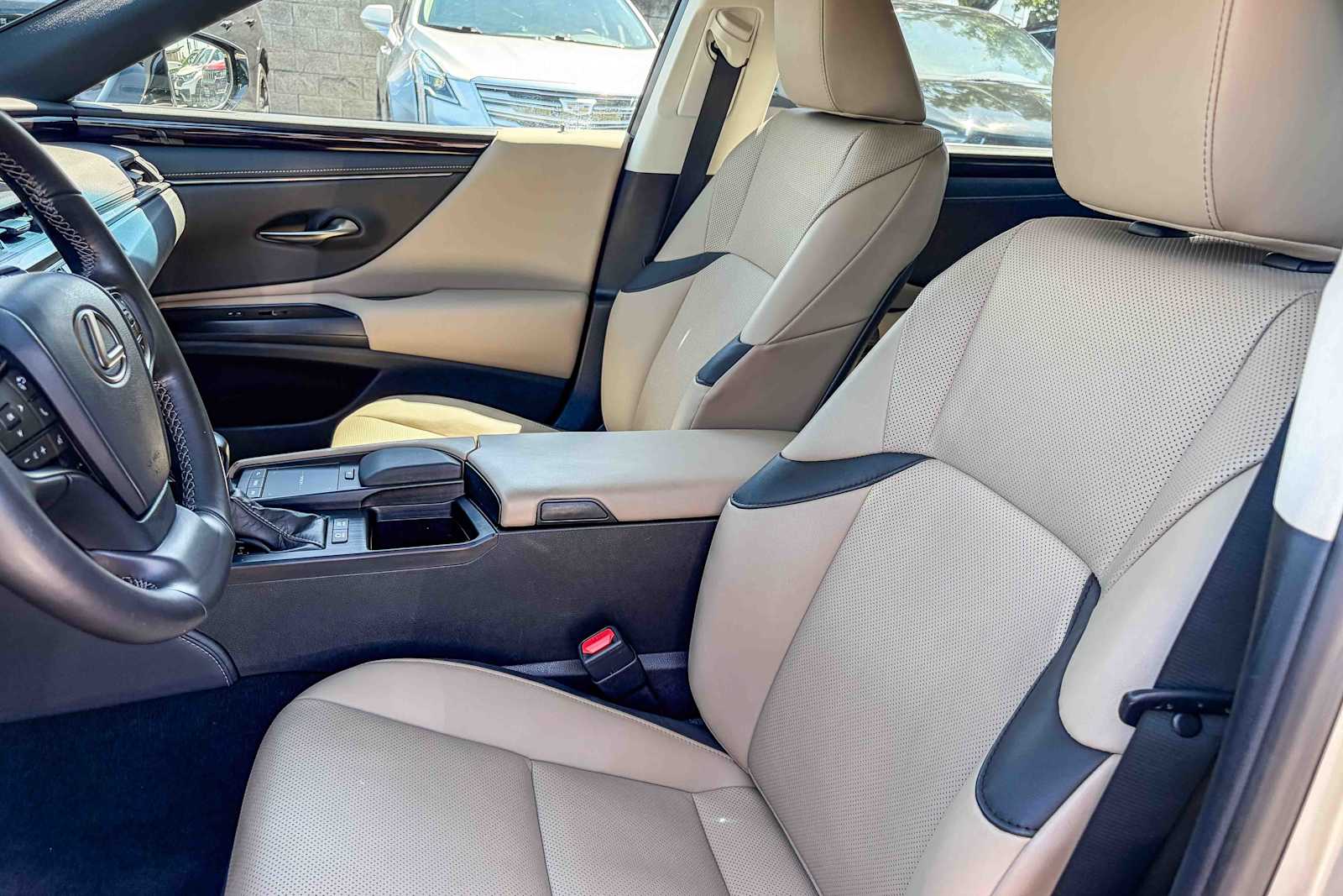 Thumbnail: 2021 Lexus ES - 16