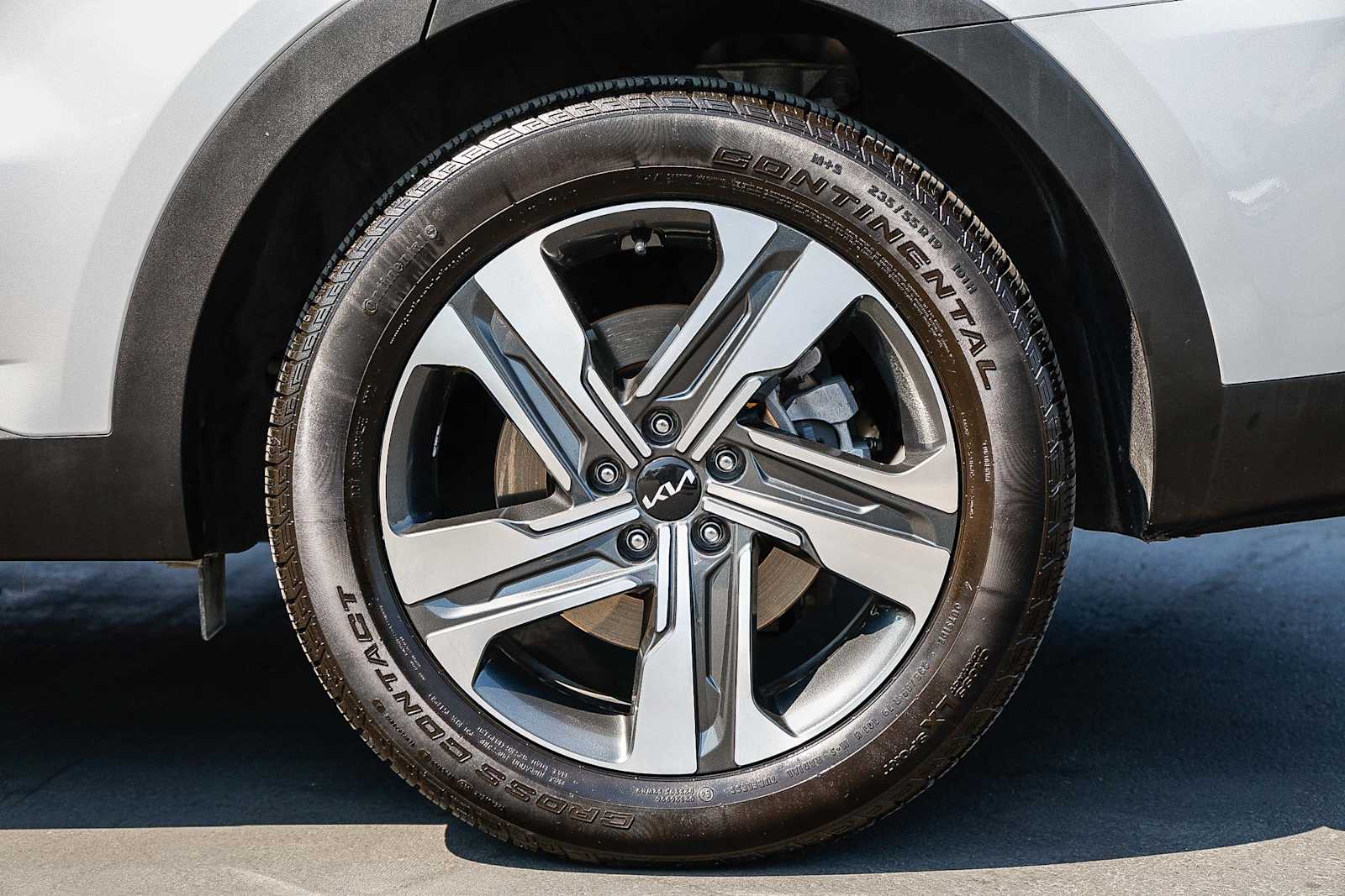 Thumbnail: 2023 Kia Sorento - 14