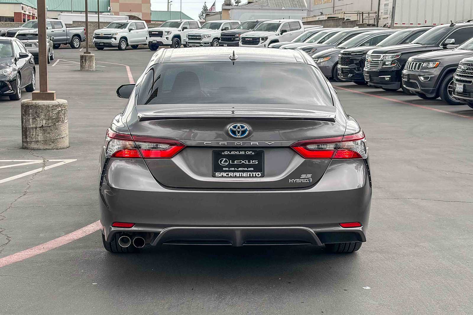 2022 Toyota Camry Hybrid SE photo 2