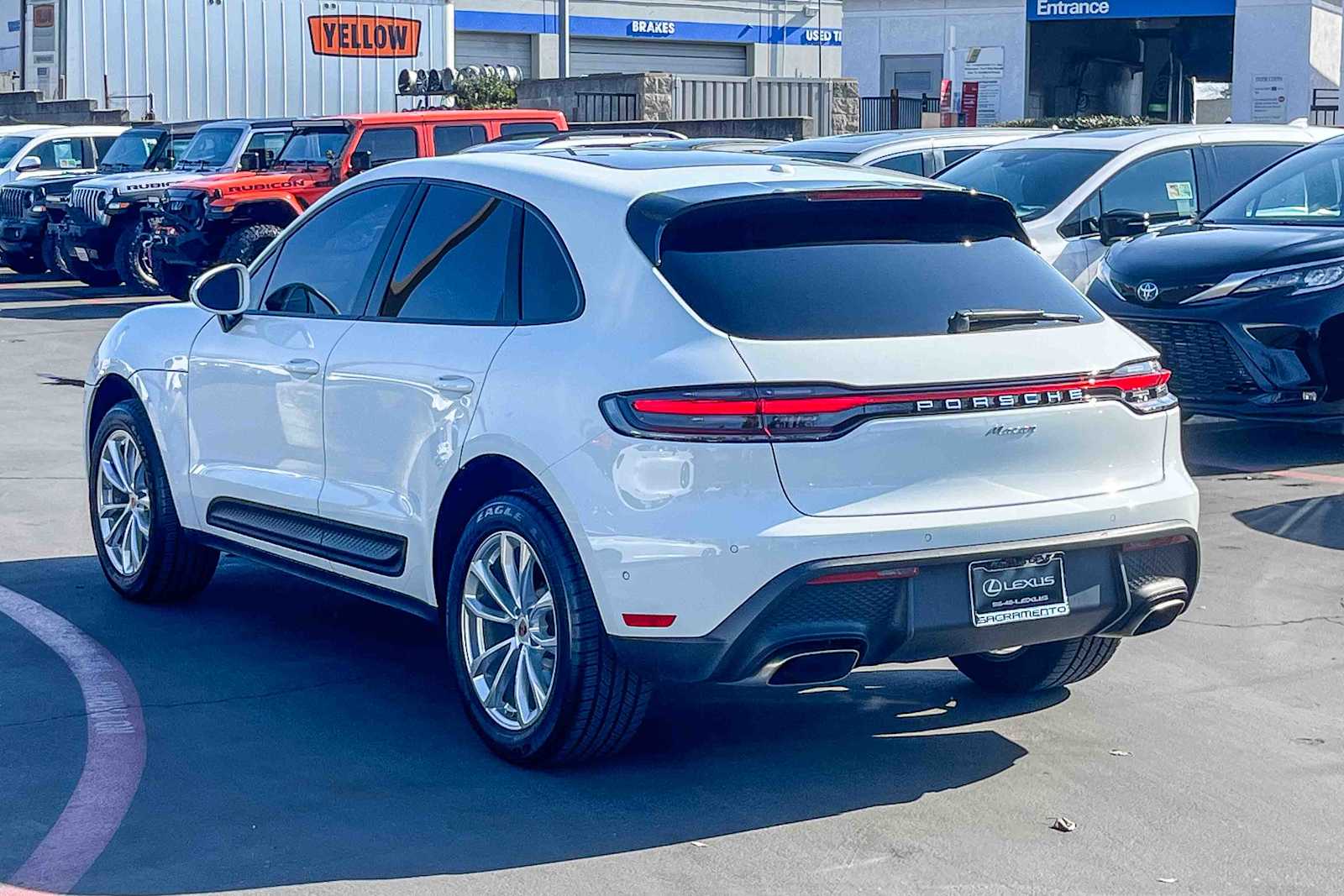 Thumbnail: 2024 Porsche Macan - 2