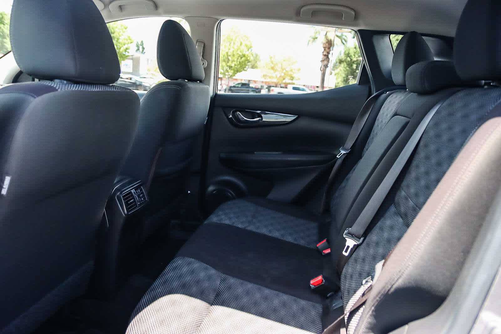 Thumbnail: 2019 Nissan Rogue Sport - 27