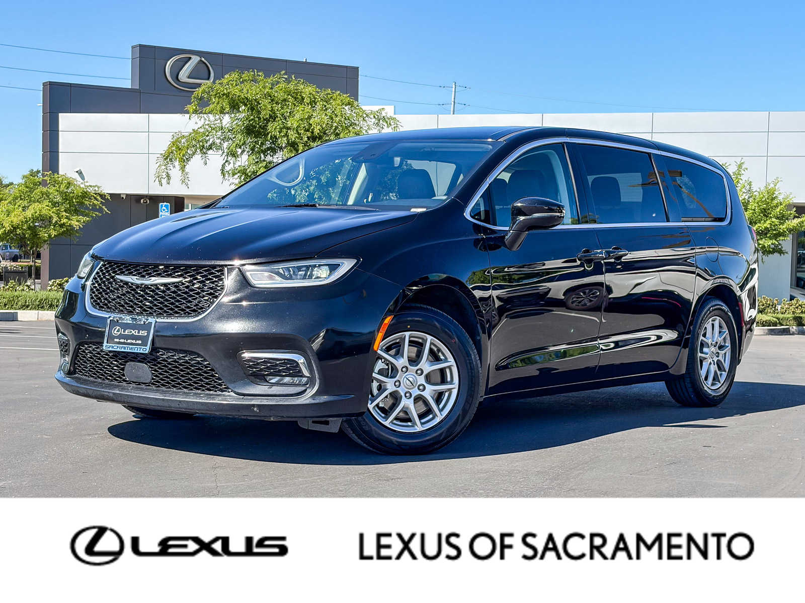 2024 Chrysler Pacifica Touring L photo 1