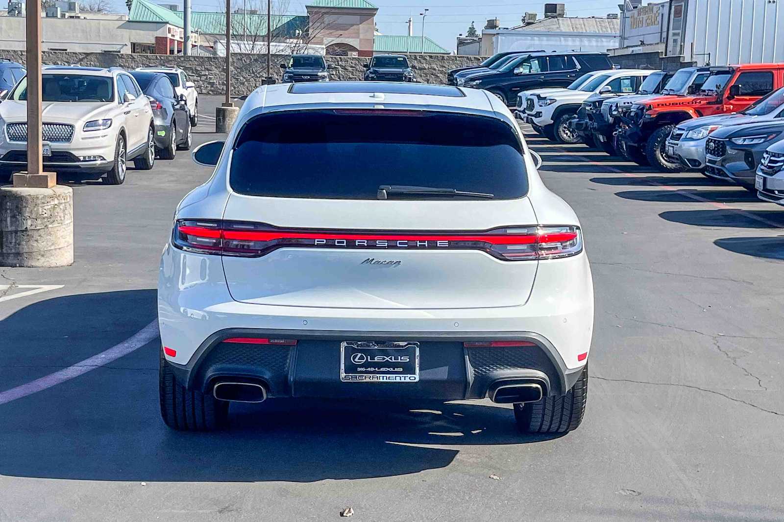 2024 Porsche Macan photo 2