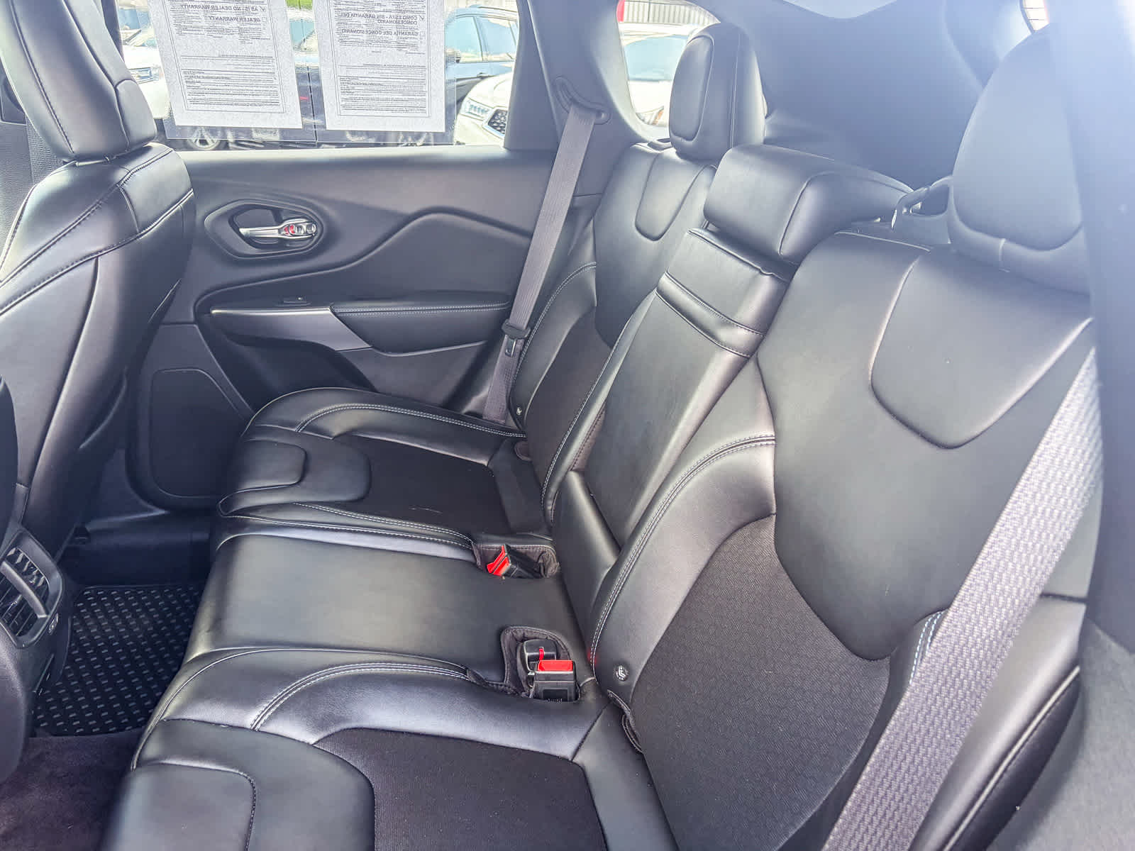 Thumbnail: 2019 Jeep Cherokee - 17