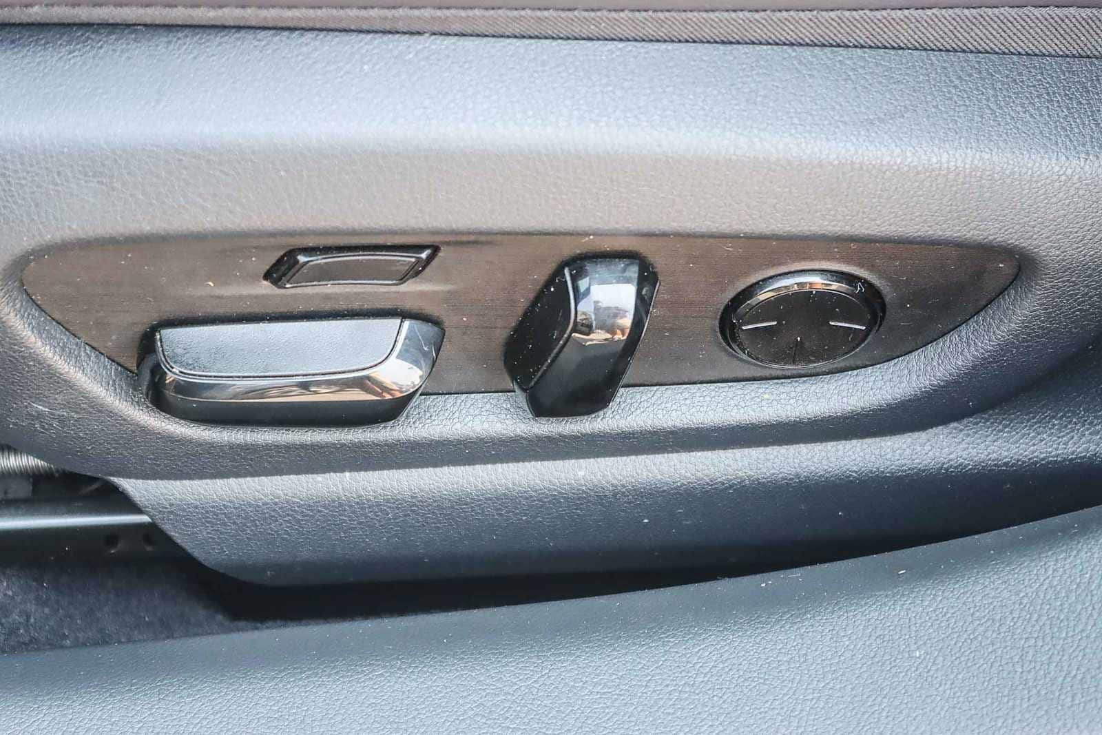 Thumbnail: 2019 Lexus ES - 21