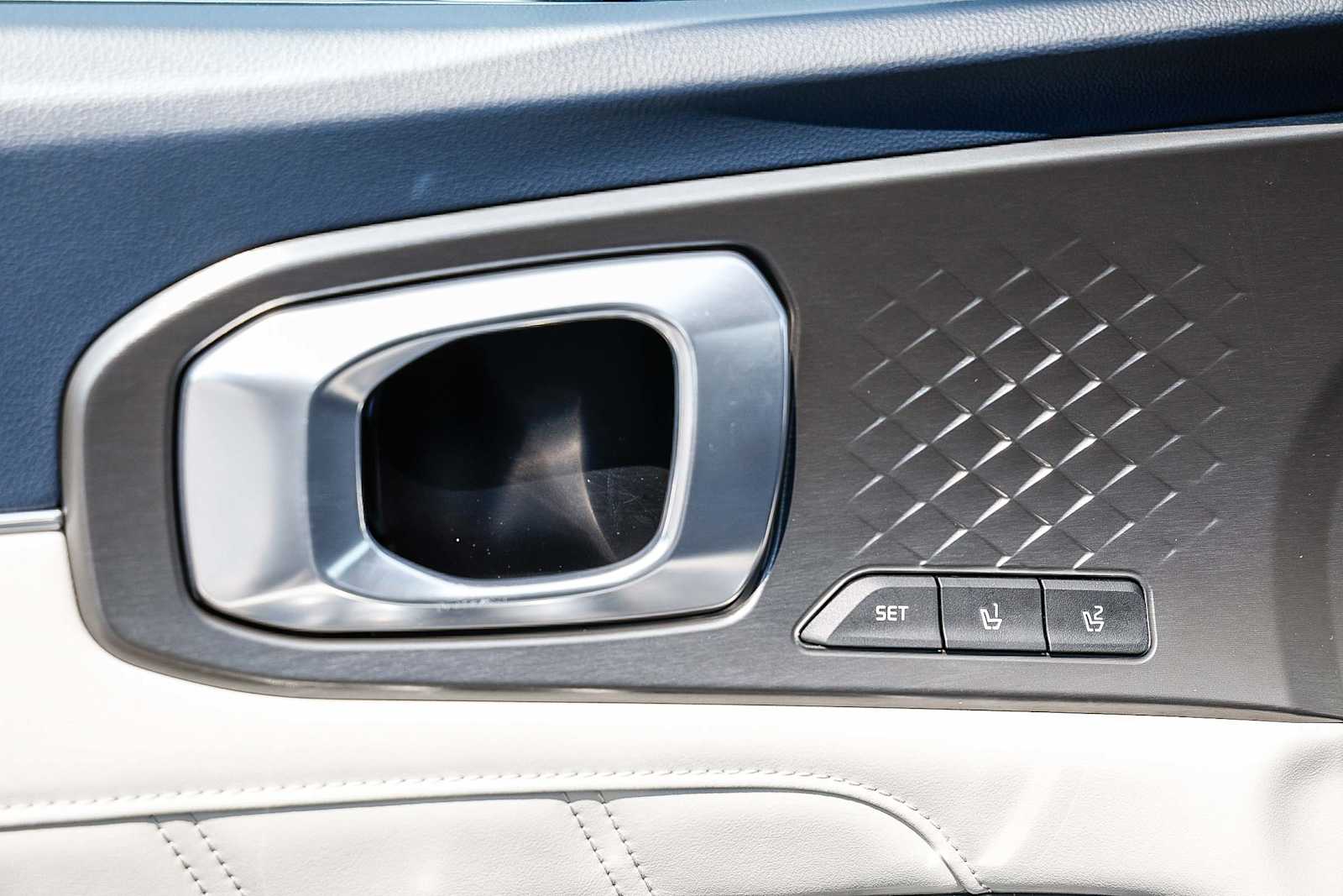 Thumbnail: 2023 Kia Sorento - 33