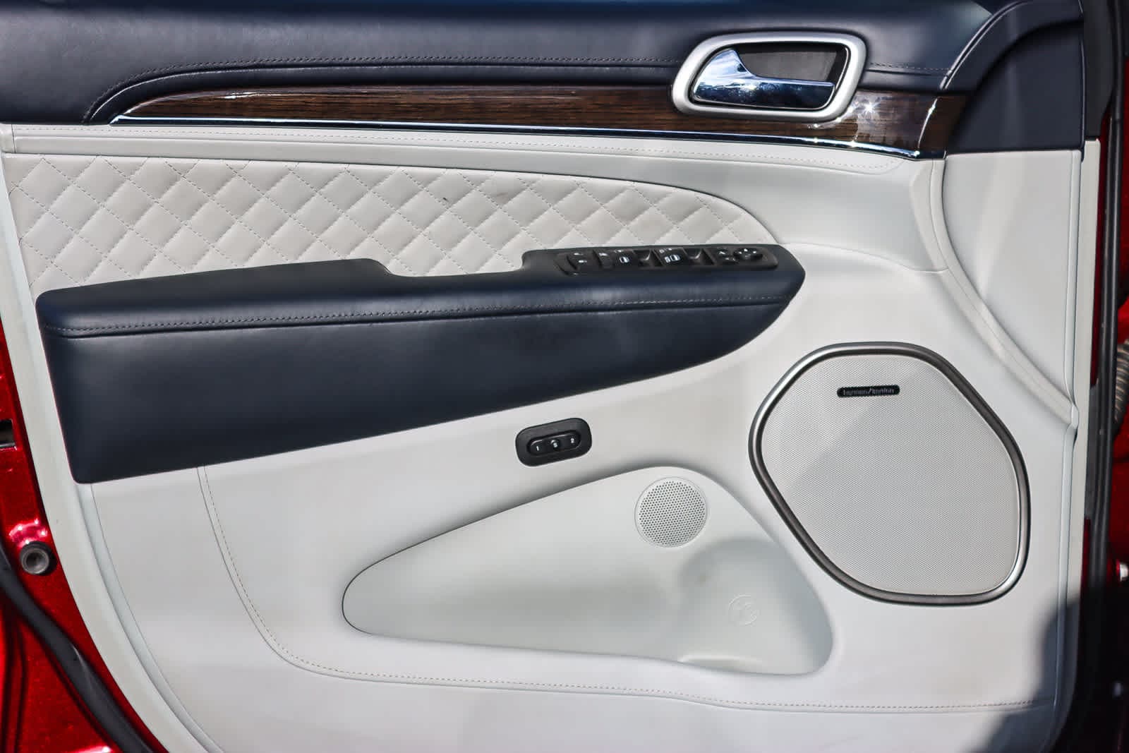 Thumbnail: 2017 Jeep Grand Cherokee - 19