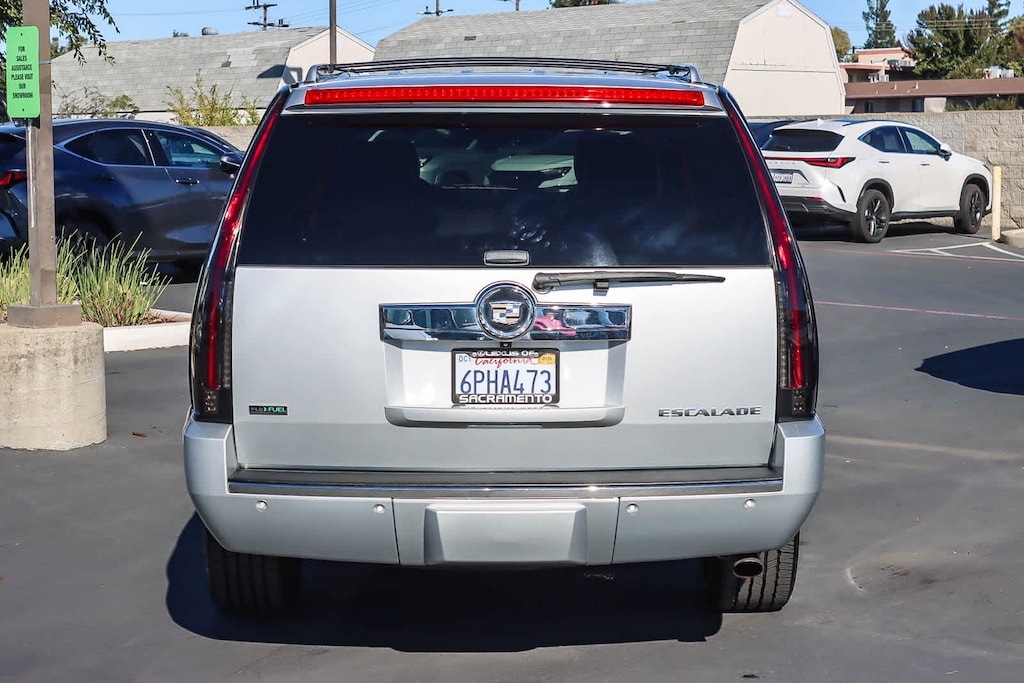 Used 2011 CADILLAC ESCALADE ESV Premium SUV