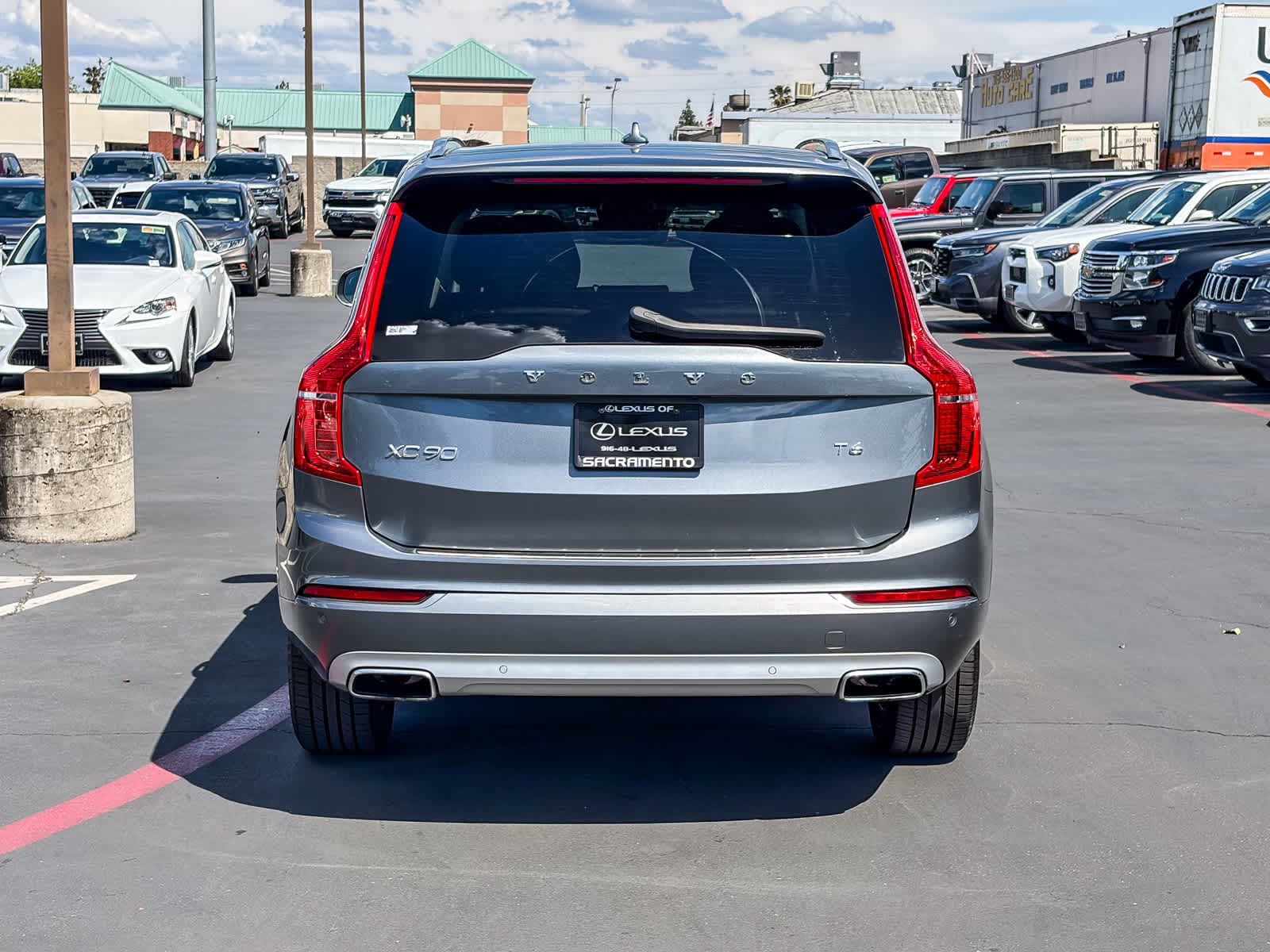 2020 Volvo XC90 T6 Momentum 7 Passenger photo 2