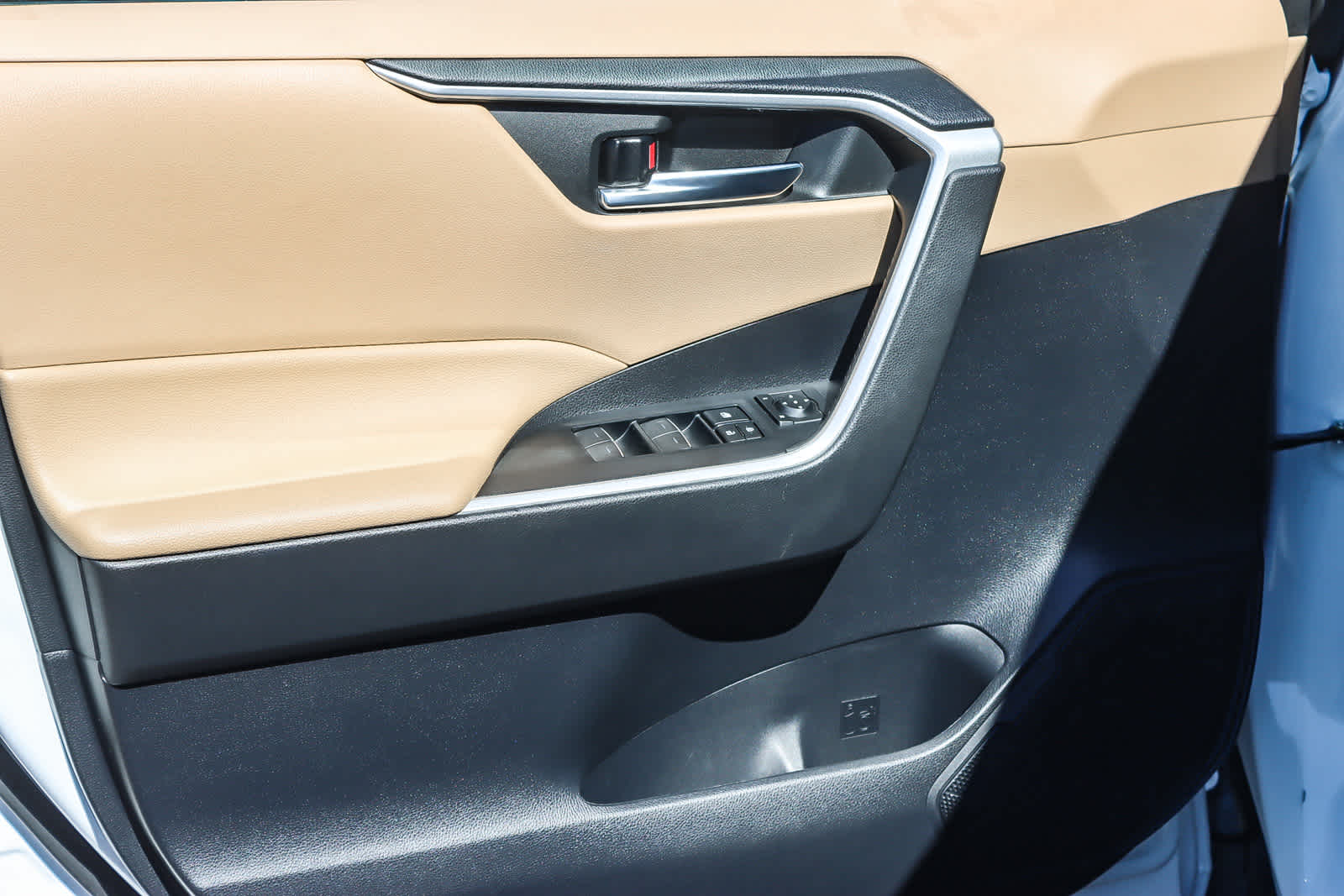 Thumbnail: 2022 Toyota RAV4 - 20