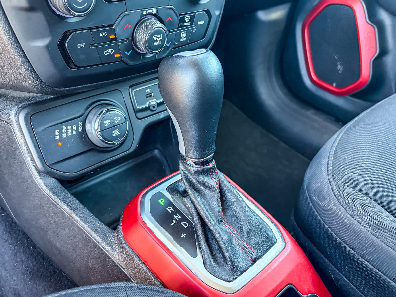 Thumbnail: 2018 Jeep Renegade - 18