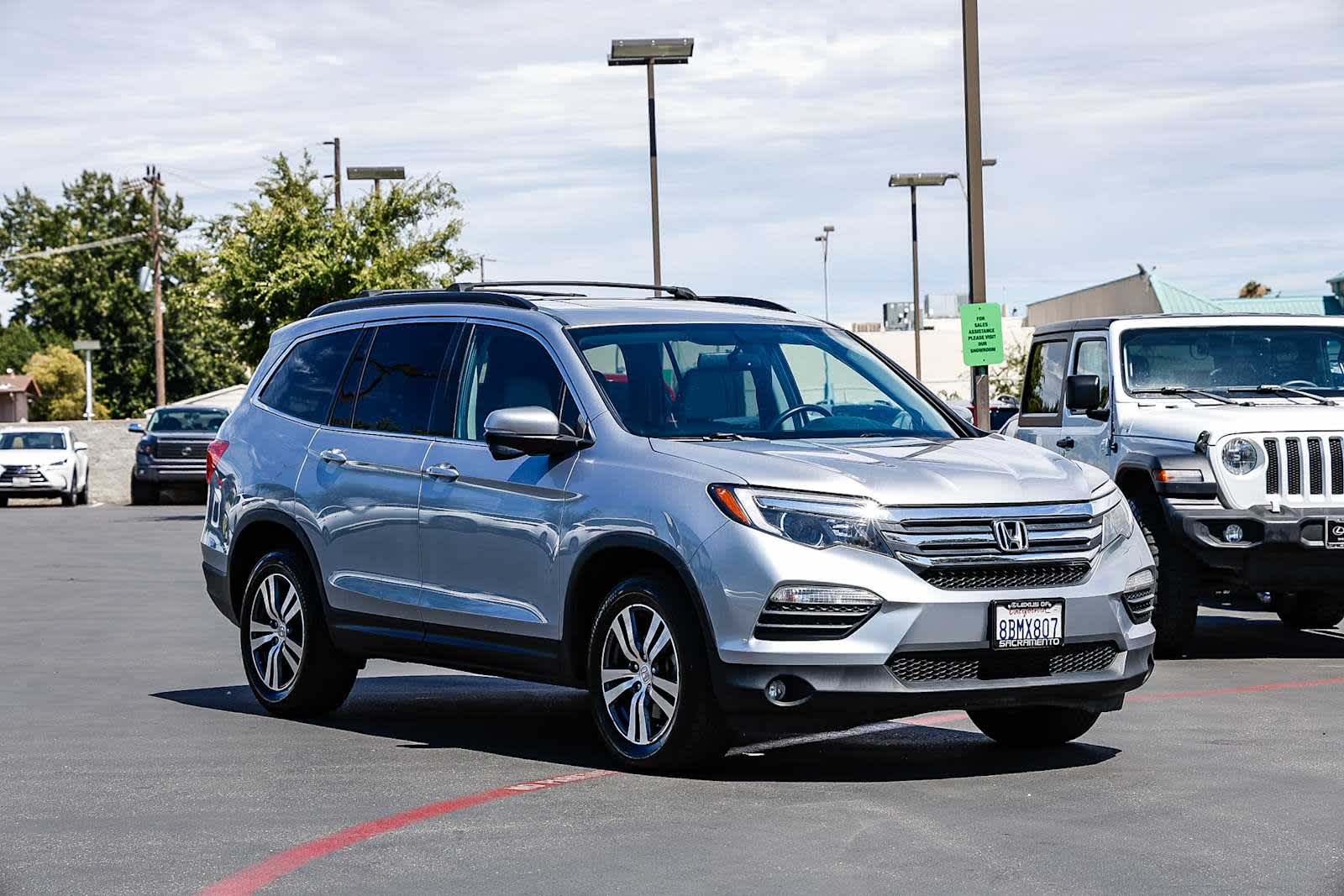 Thumbnail: 2017 Honda Pilot - 7