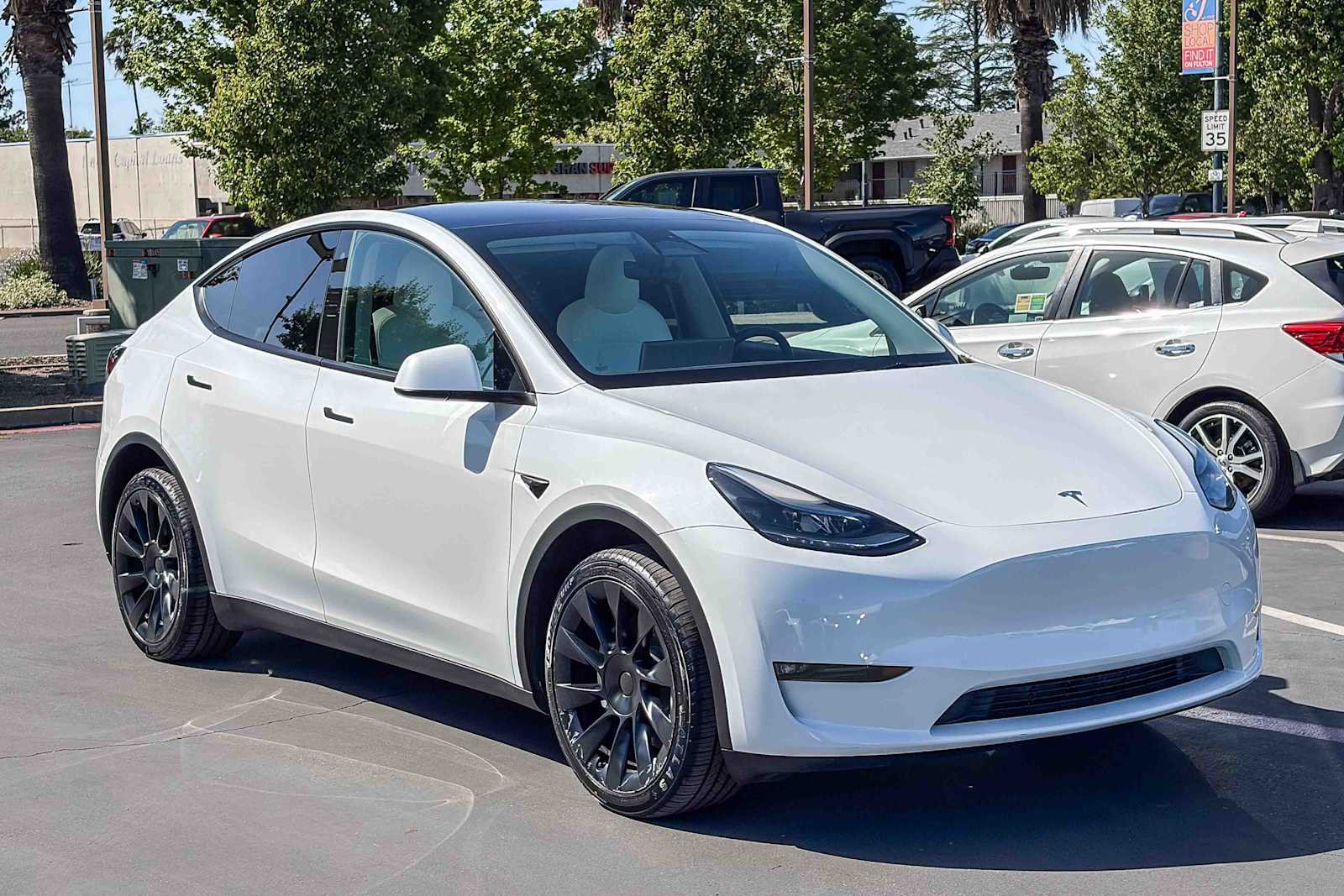 2023 Tesla Model Y Long Range photo 4