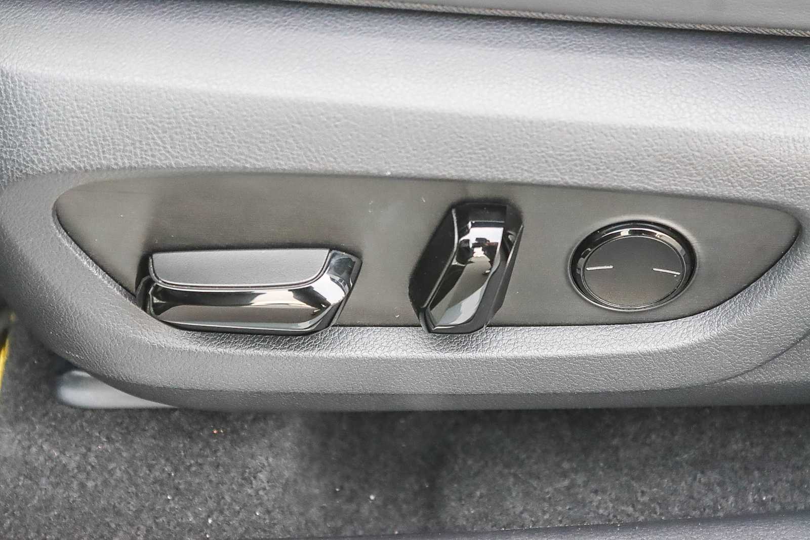 Thumbnail: 2025 Lexus RX - 21