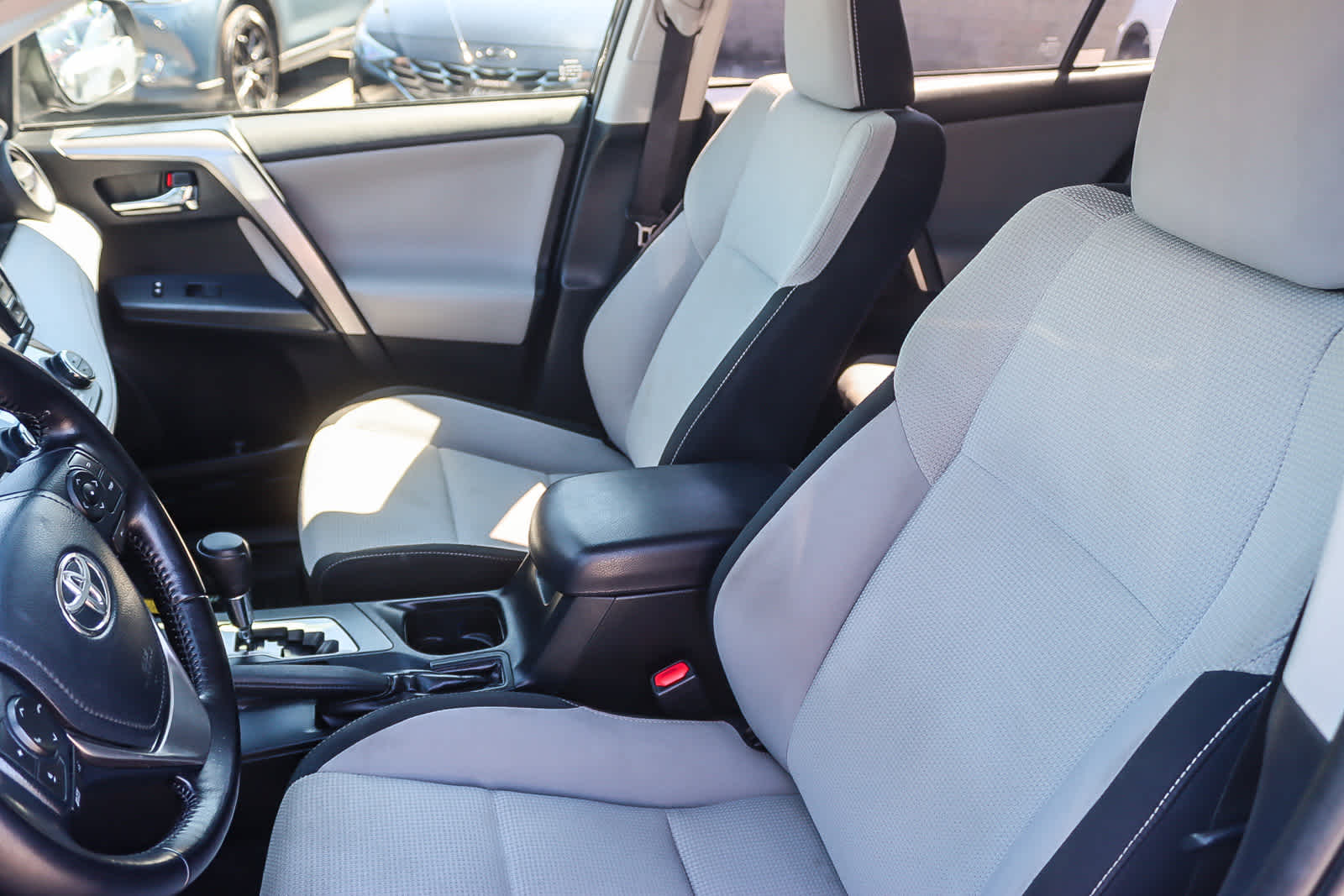 Thumbnail: 2017 Toyota RAV4 - 17