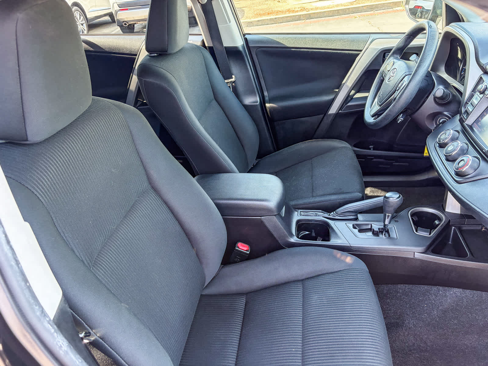 Thumbnail: 2017 Toyota RAV4 - 15