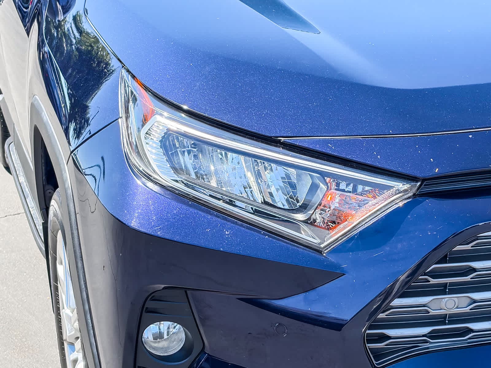 2019 Toyota RAV4 Limited photo 6