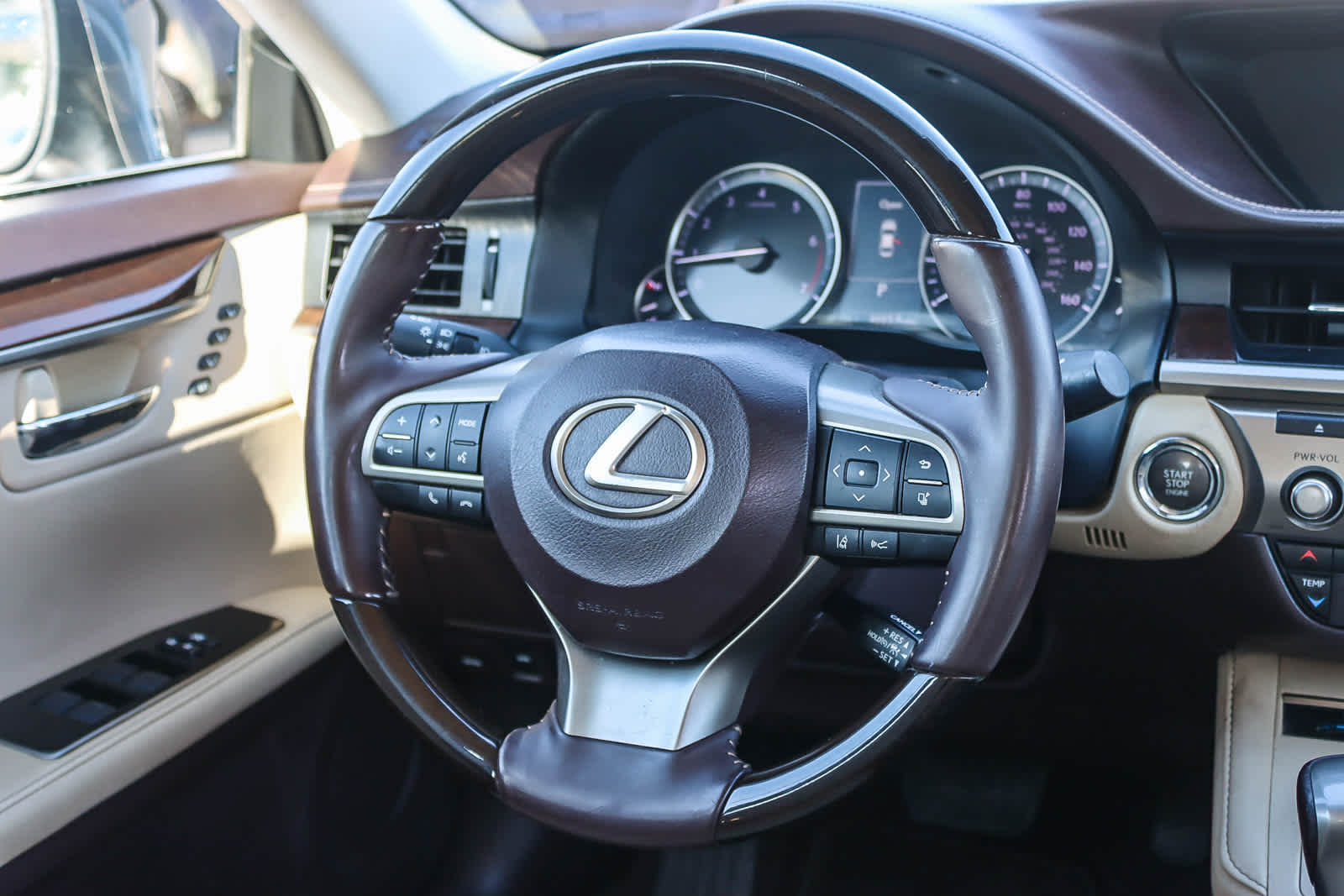 Thumbnail: 2017 Lexus ES - 14