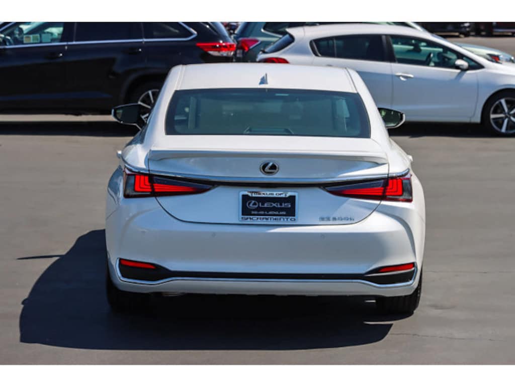New 2025 Lexus ES HYBRID 300h LUXURY 4-DOOR SEDAN