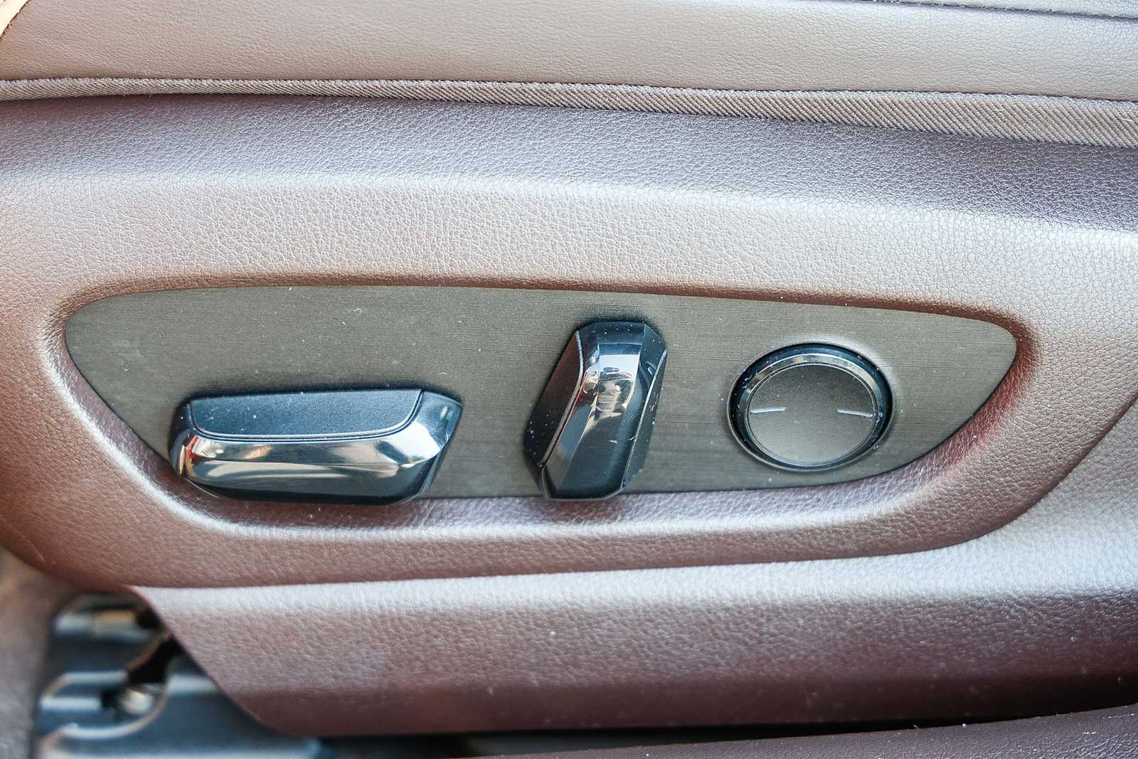 Thumbnail: 2019 Lexus ES - 32