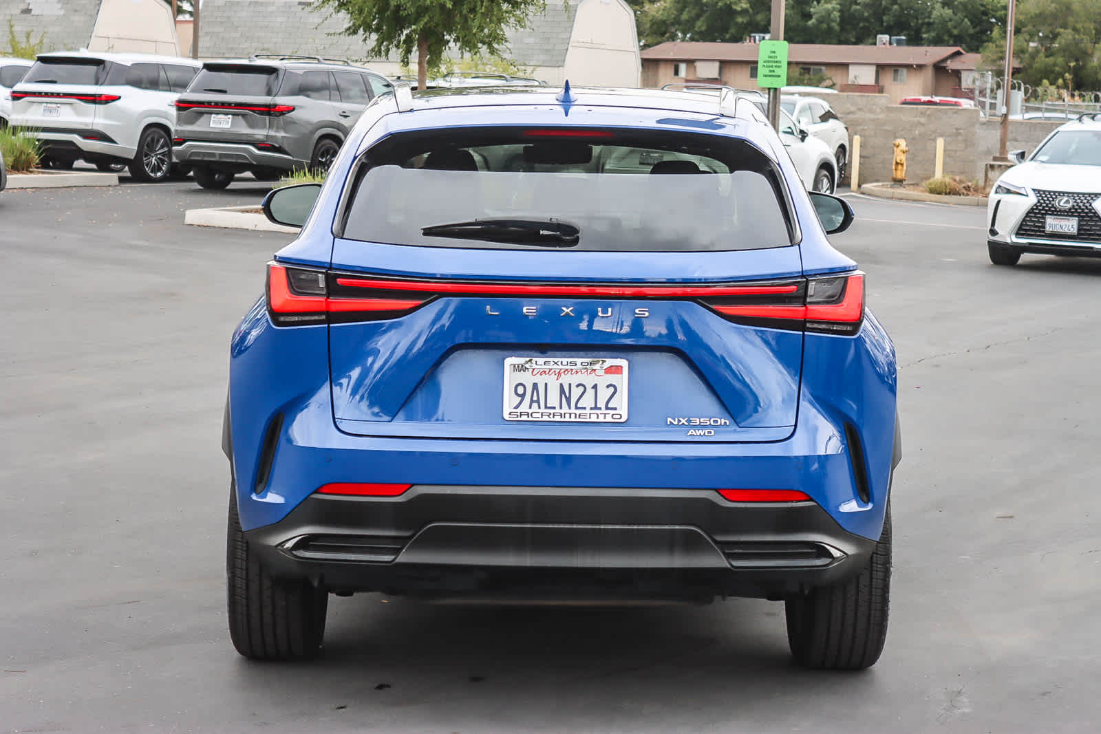 2022 Lexus NX 350h Luxury photo 3