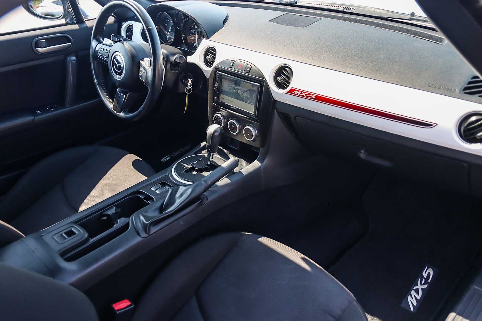 Thumbnail: 2015 Mazda MX-5 Miata - 11