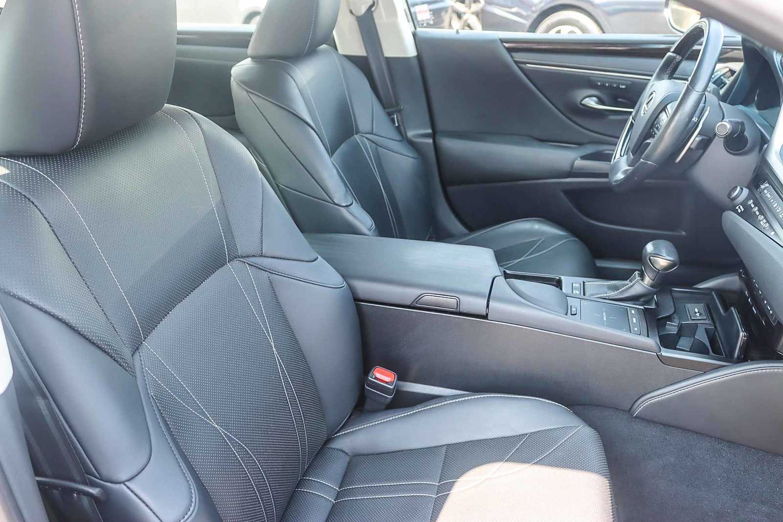 Thumbnail: 2019 Lexus ES - 16