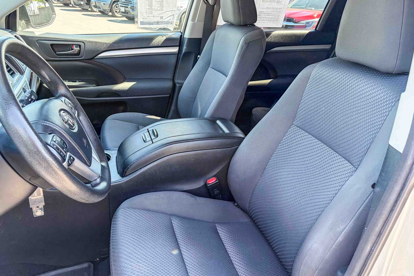 Thumbnail: 2015 Toyota Highlander - 16
