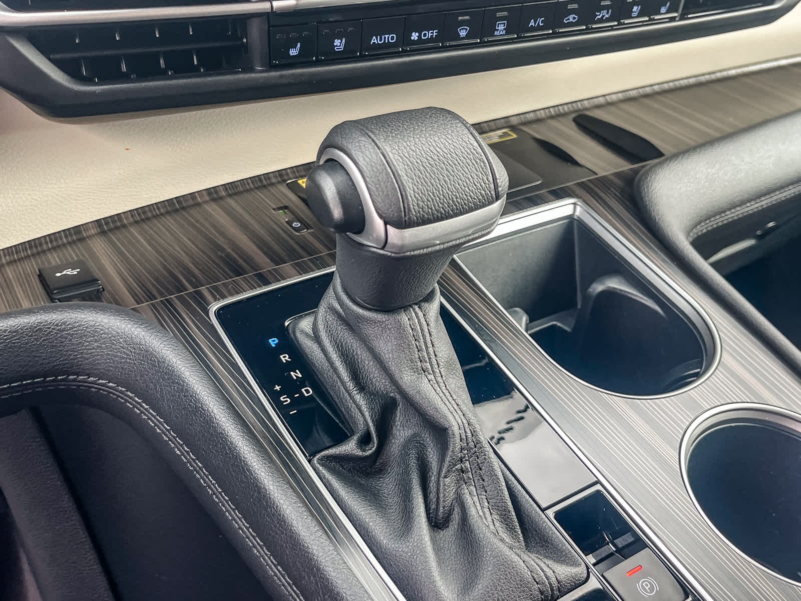 Thumbnail: 2024 Toyota Sienna - 18