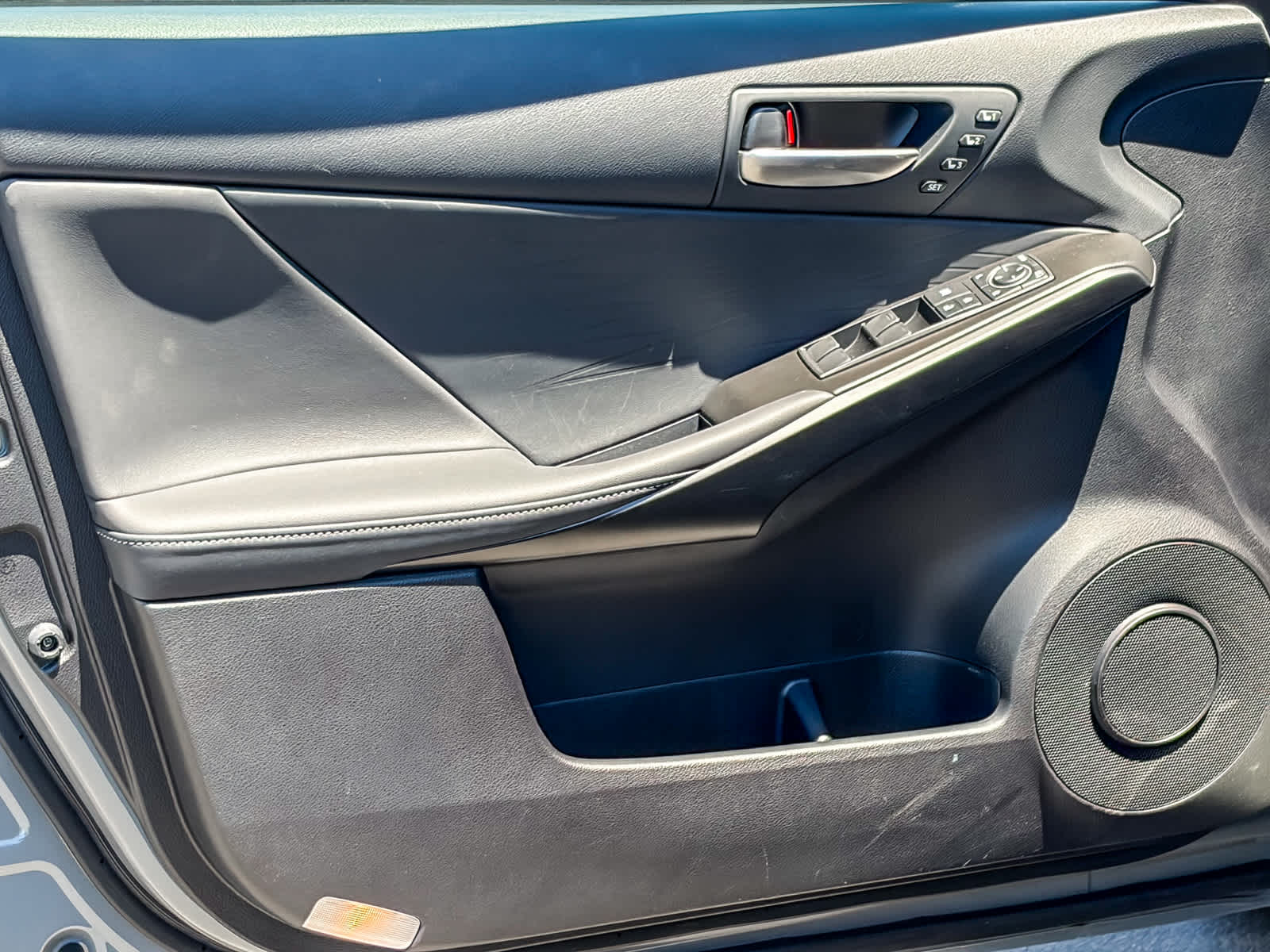 Thumbnail: 2025 Lexus ES - 19